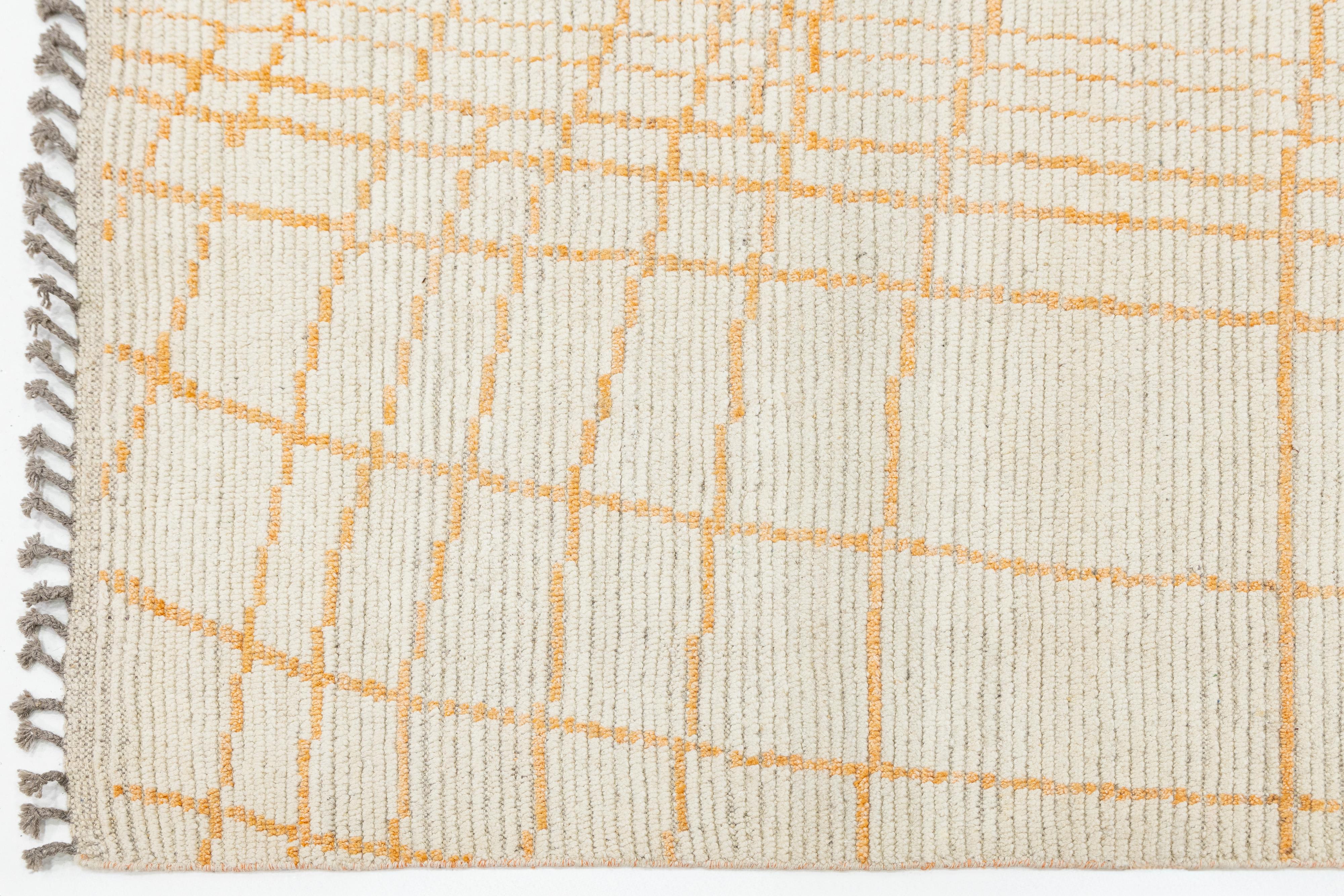 Handmade Modern Moroccan Style Beige and Orange Wool Rug With Abstract Design Lana en venta