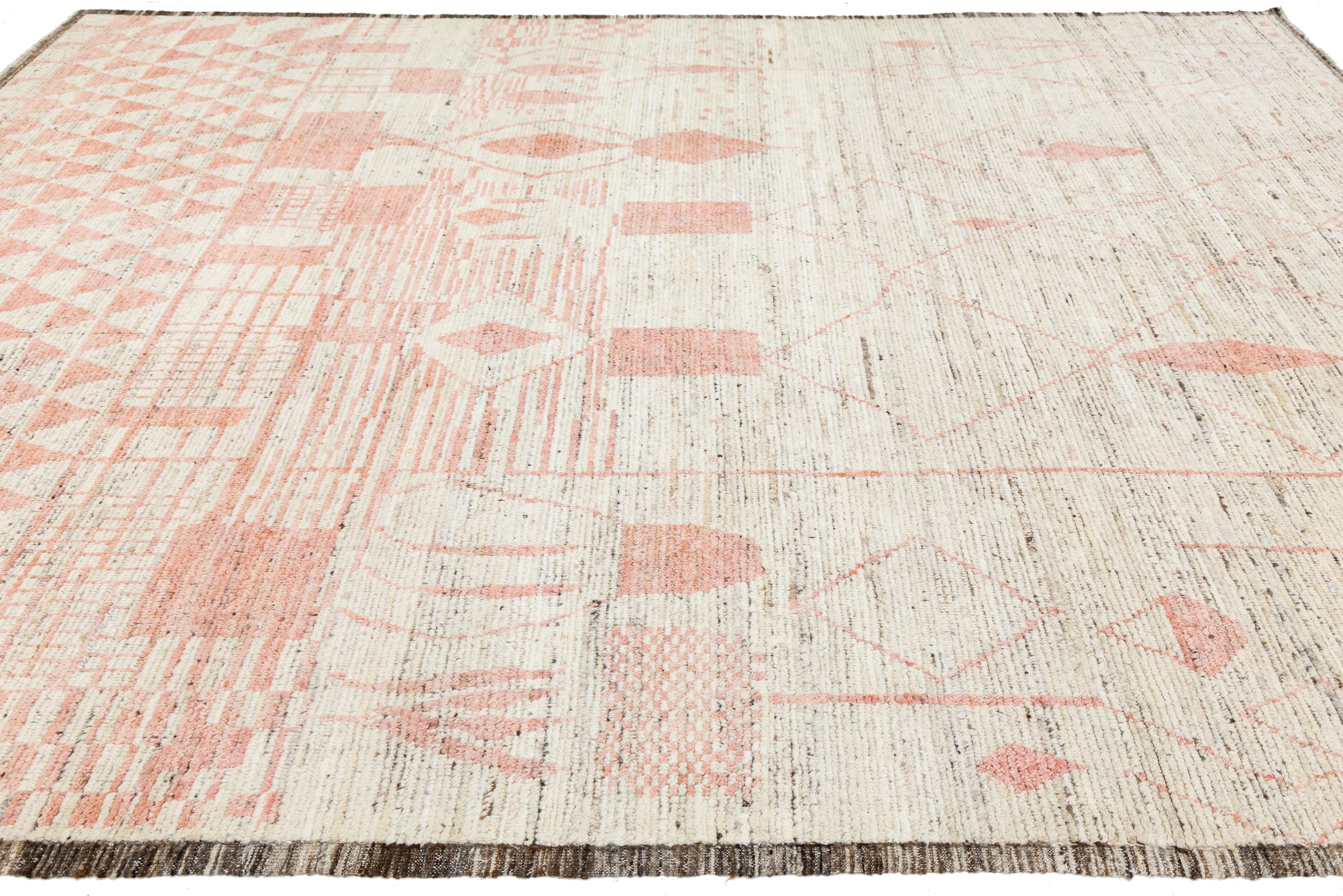 Handmade Modern Moroccan Style Beige Wool Rug With Geometry Design im Angebot 2