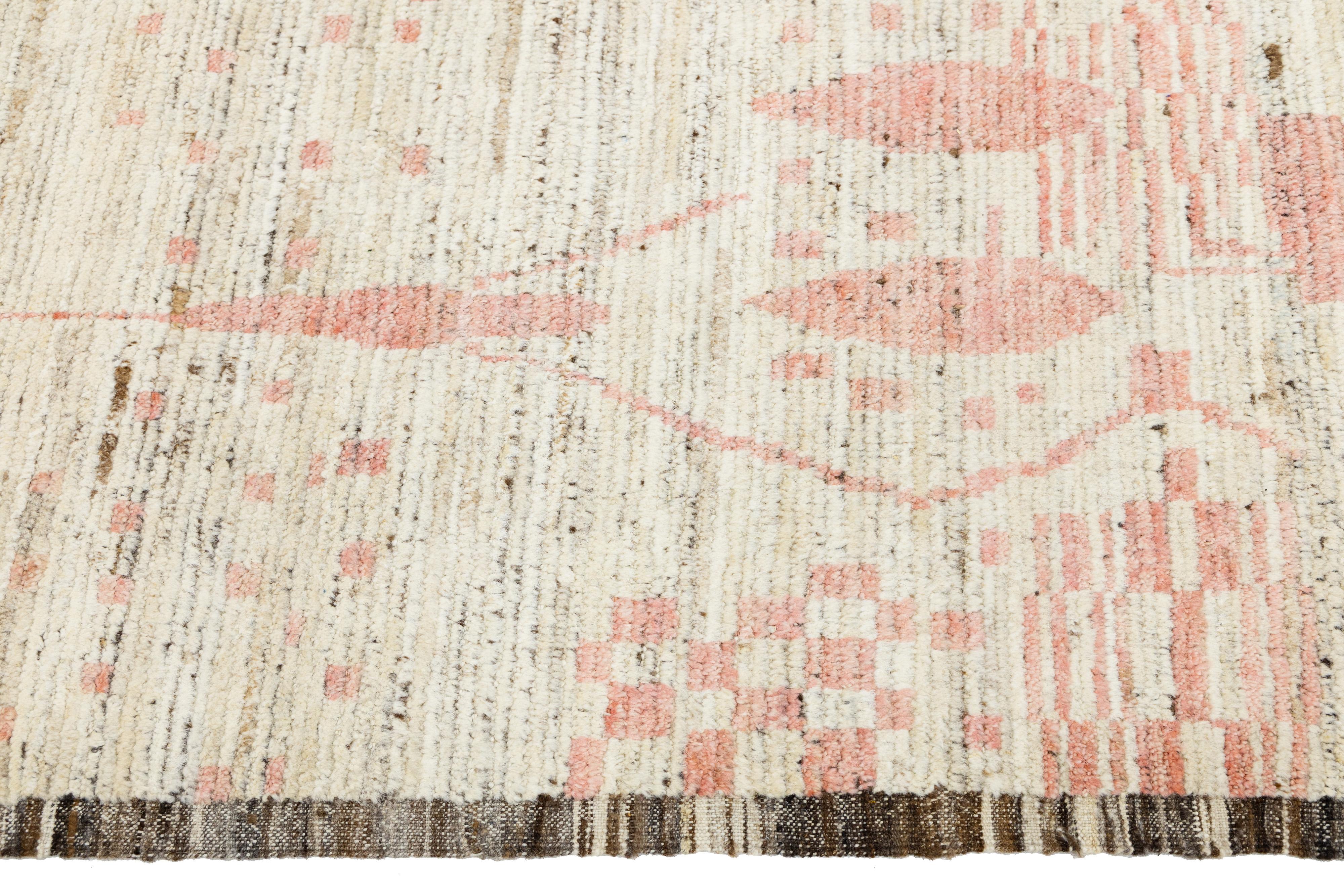 Handmade Modern Moroccan Style Beige Wool Rug With Geometry Design im Zustand „Neu“ im Angebot in Norwalk, CT