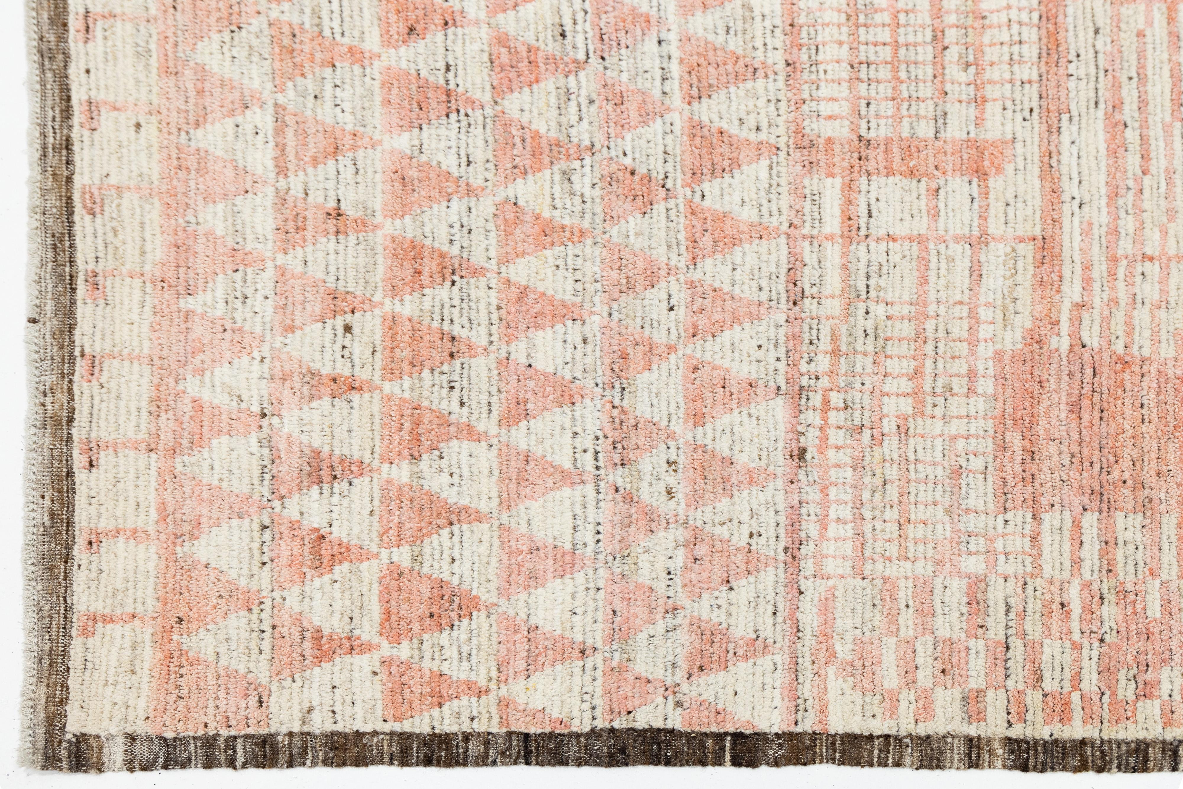 Handmade Modern Moroccan Style Beige Wool Rug With Geometry Design im Angebot 1