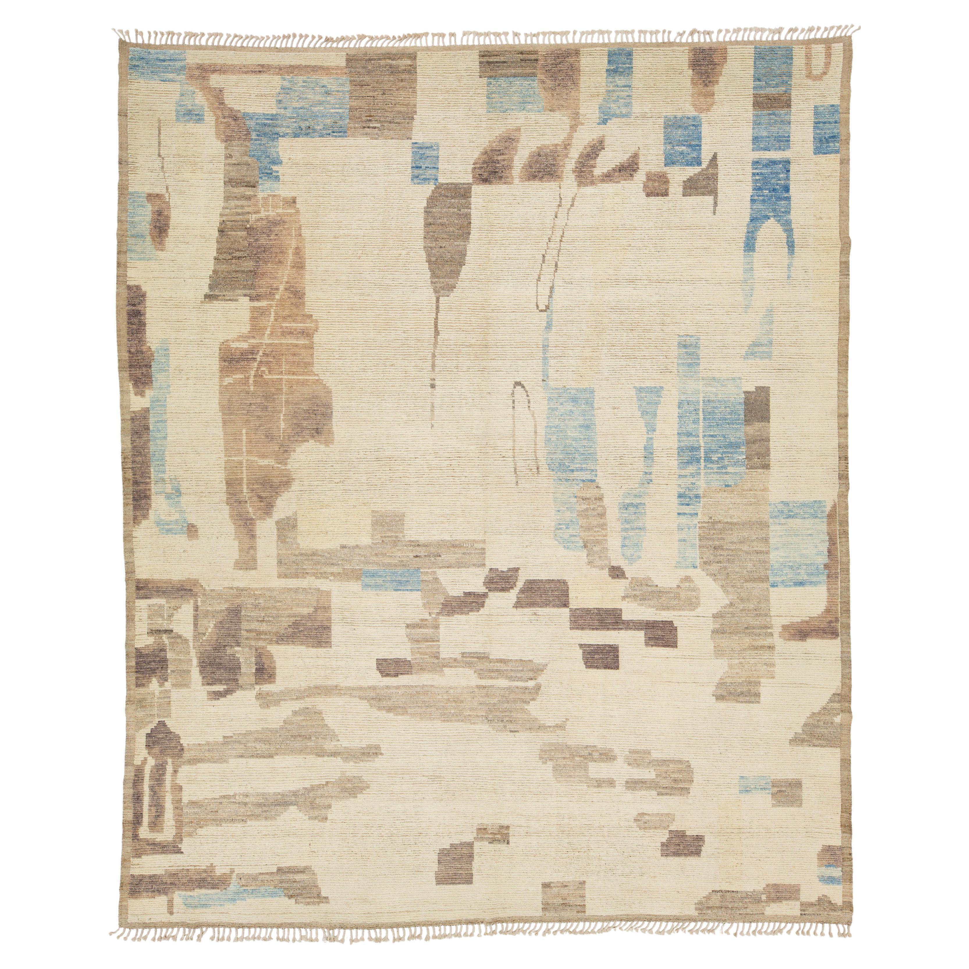 Handgefertigter moderner marokkanischer Wollteppich mit abstrakten Erdtönen