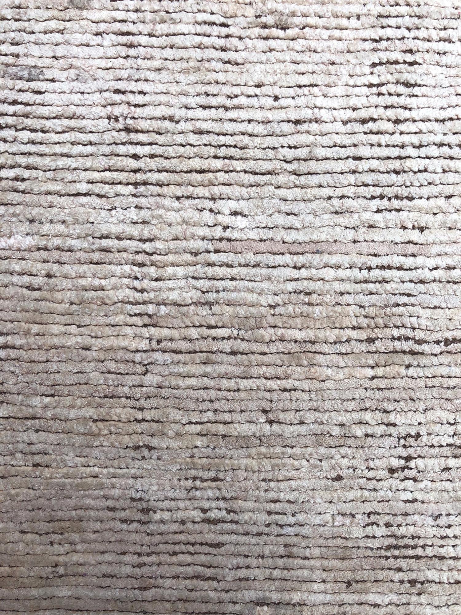 From Rug & Kilim’s Texture of Color Collection, this 10 x 14 modern rug is handmade with a proprietary blend of quality silk in this innovation of modern rug styles and comfortable versatility. The natural sheen quality of the silk blend plays very