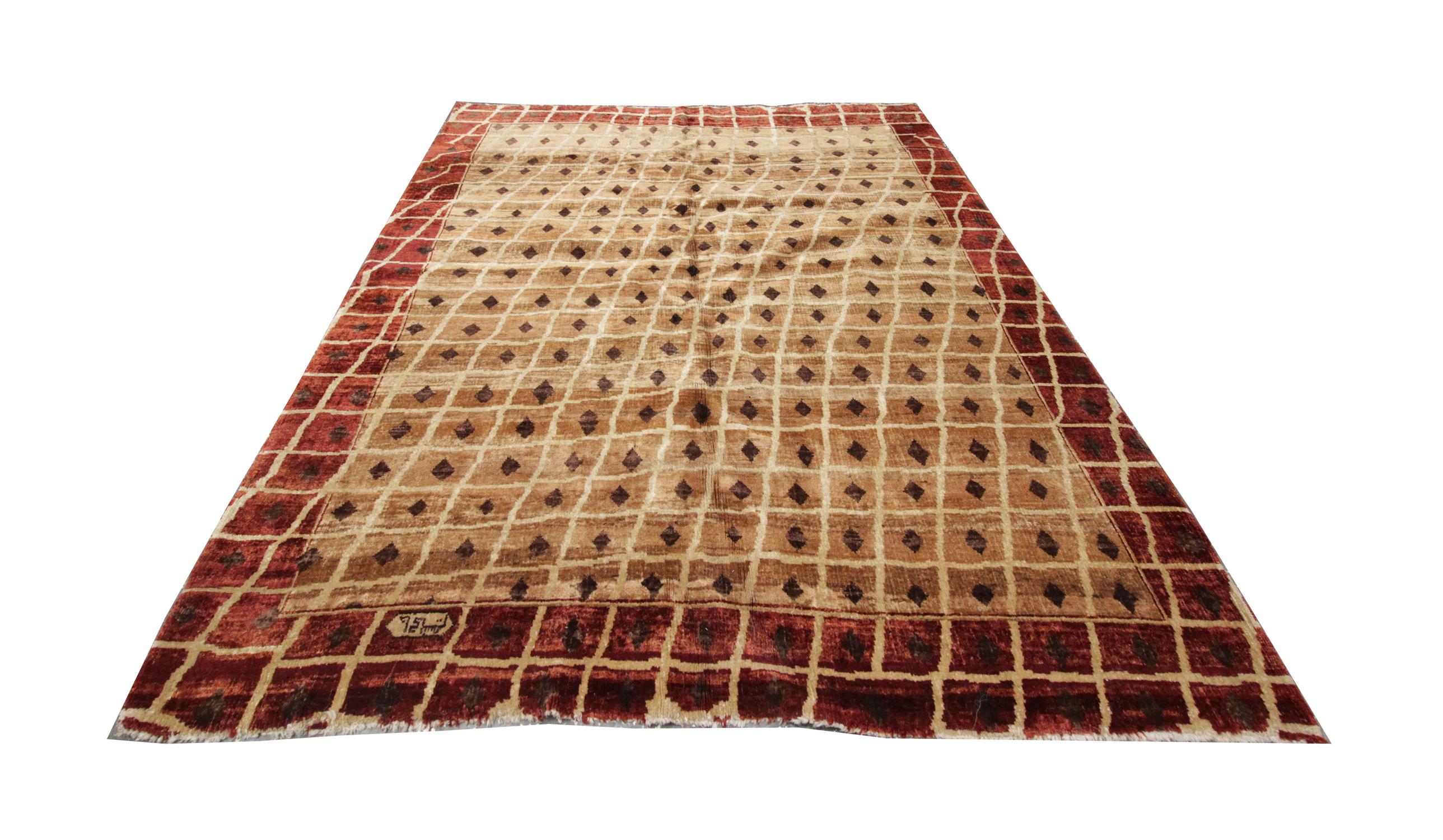 Contemporary wool rugs have rich colors and abstract elements. This modern carpet square rug gives a subtle contemporary appearance. This brown rug is featuring a beautiful gold shade light brown palette of an ivory color. The geometrical rug has a