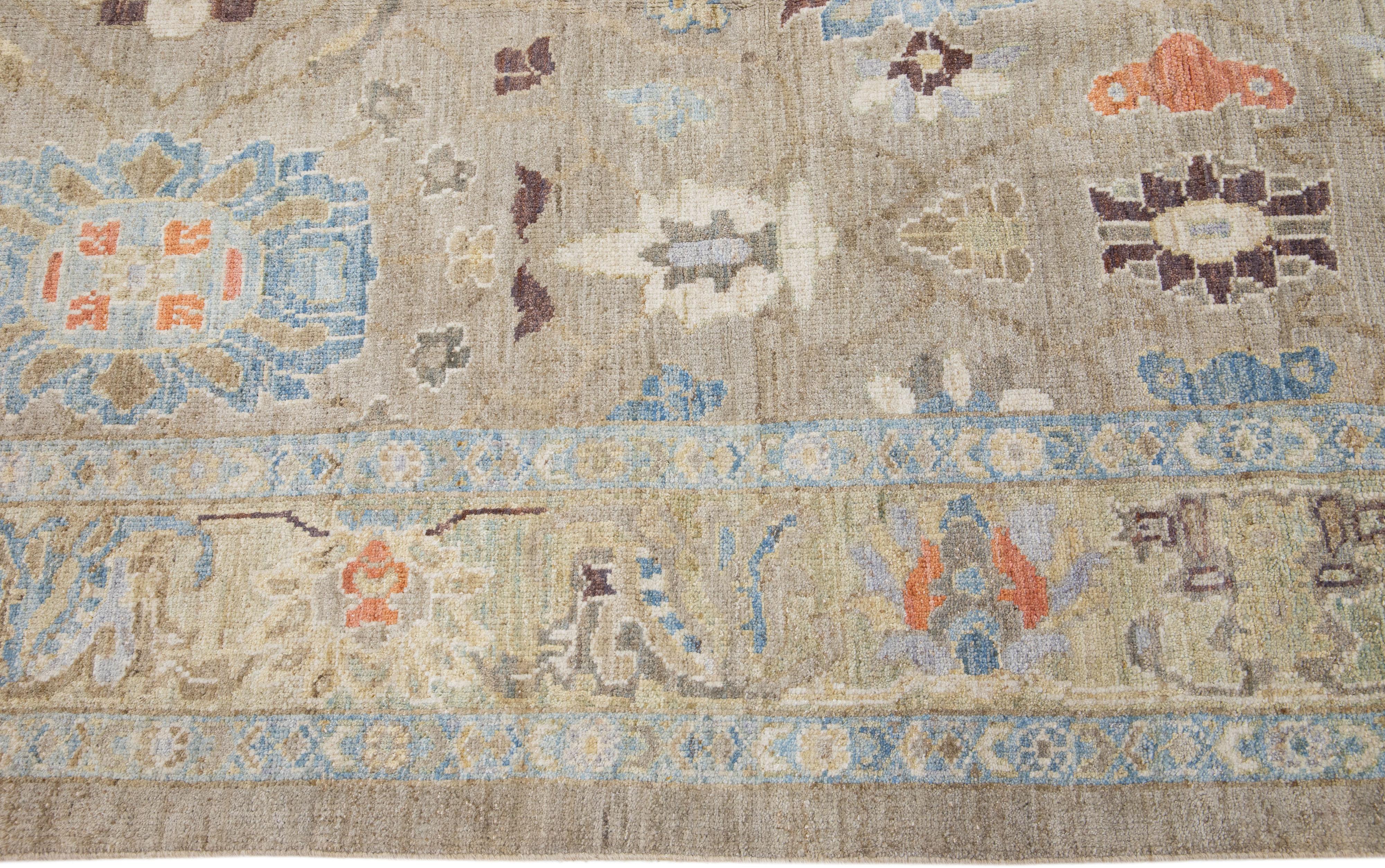 Handmade Modern Sultanabad Beige Gallery Wool Rug with Floral Motif In New Condition For Sale In Norwalk, CT