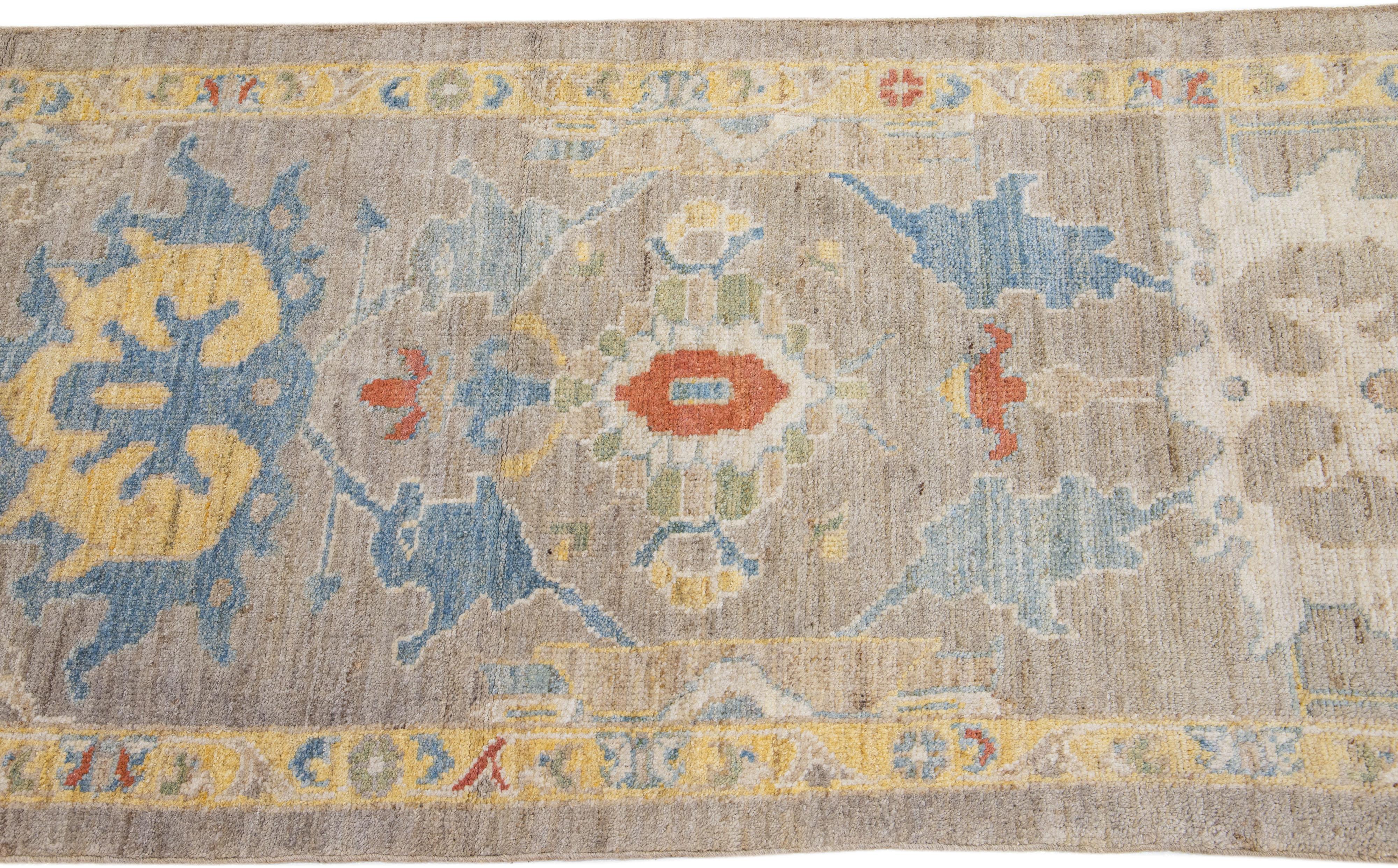 Handmade Modern Sultanabad Beige Wool Runner with Floral Design In New Condition For Sale In Norwalk, CT