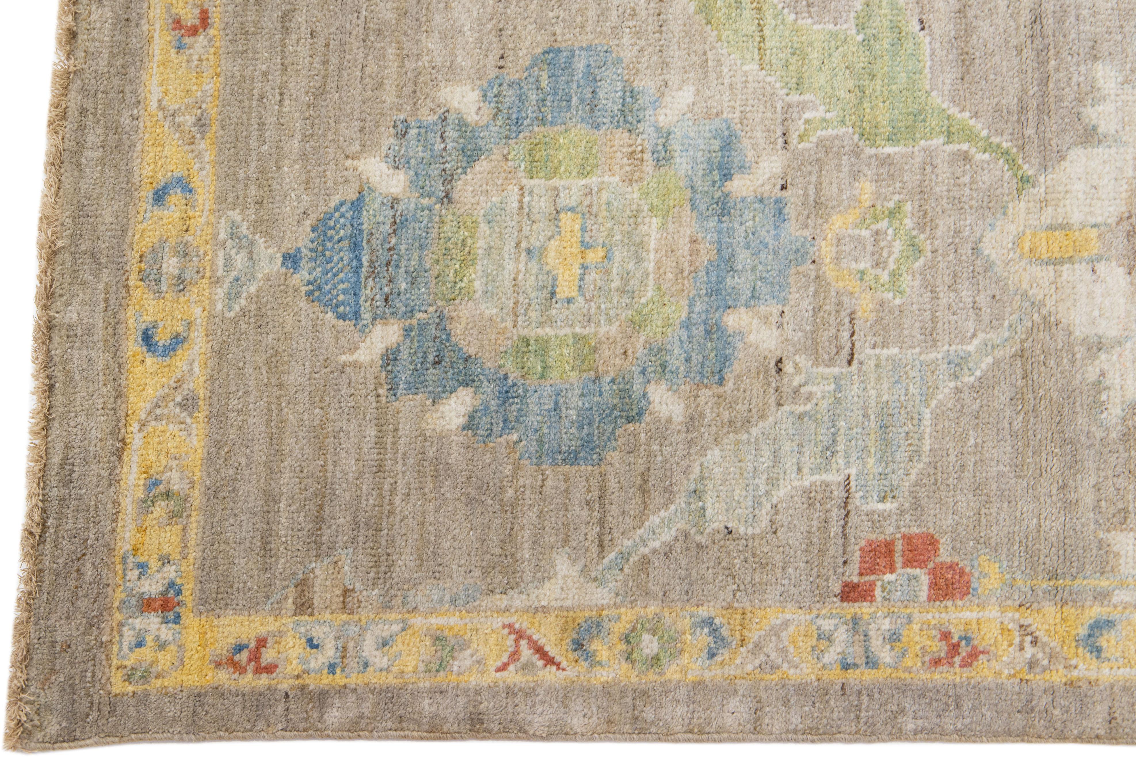 Contemporary Handmade Modern Sultanabad Beige Wool Runner with Floral Design For Sale