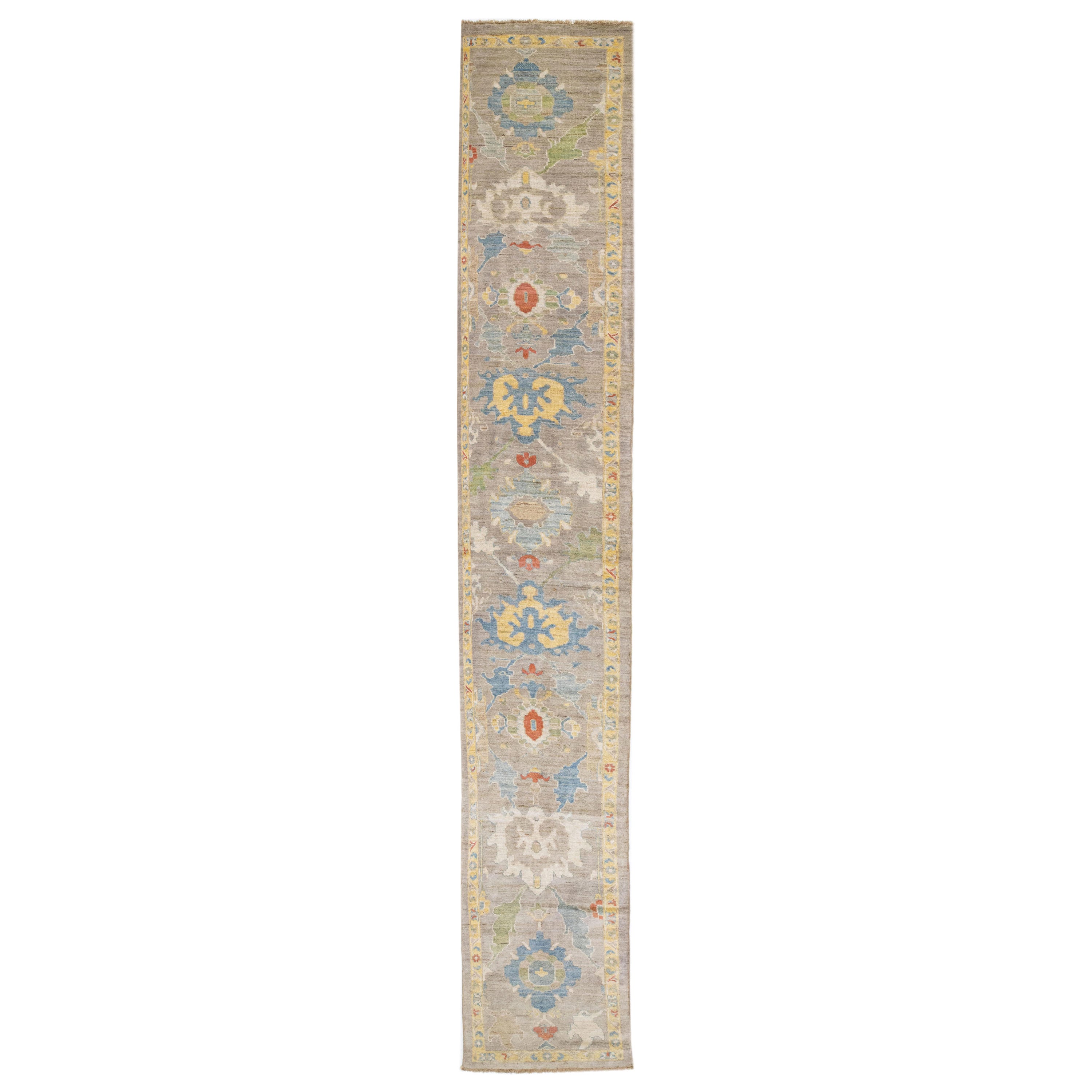Tapis de couloir moderne en laine beige Sultanabad fait à la main avec motifs floraux