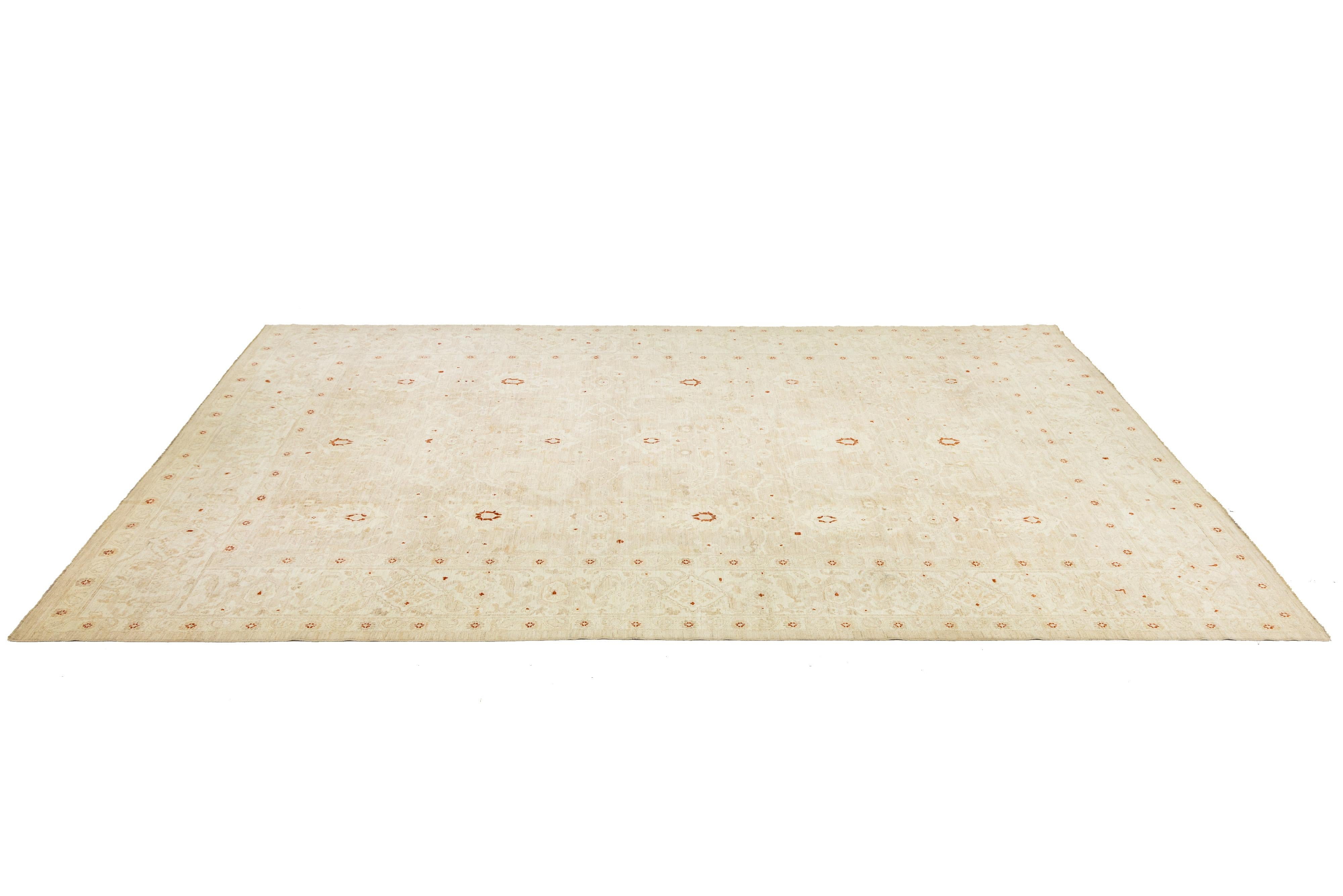 Tappeto moderno fatto a mano in lana floreale Sultanabad Rugs in beige in vendita 3