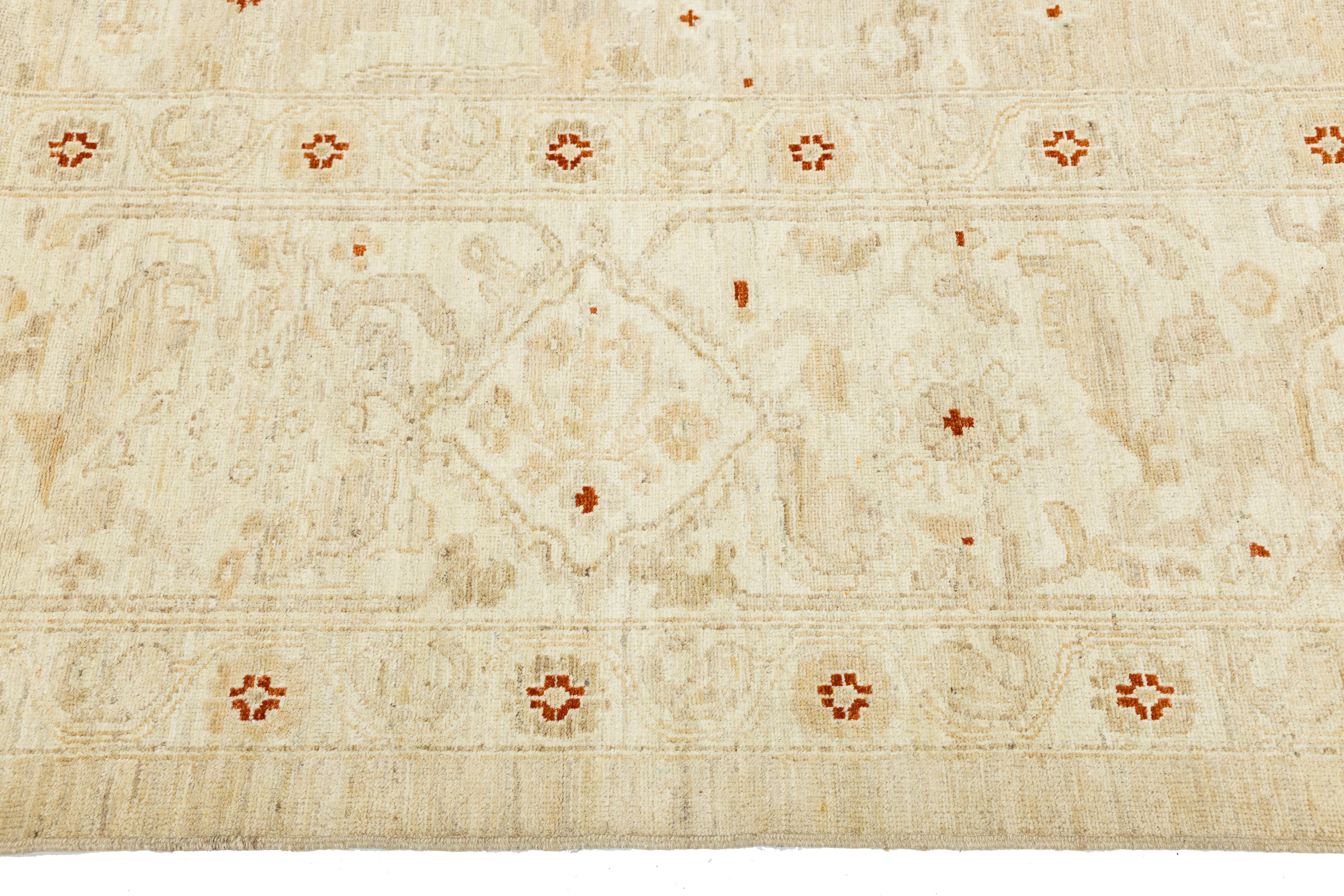 Annodato a mano Tappeto moderno fatto a mano in lana floreale Sultanabad Rugs in beige in vendita