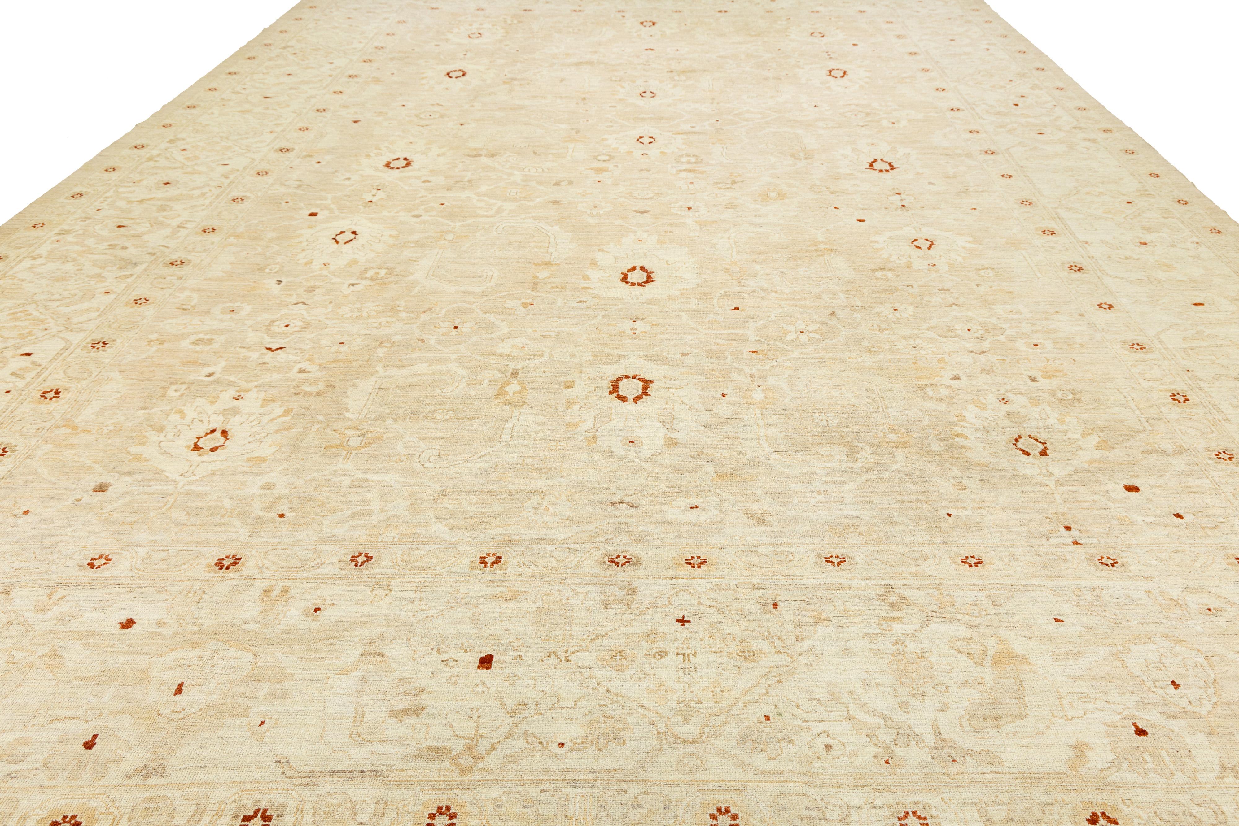 Tappeto moderno fatto a mano in lana floreale Sultanabad Rugs in beige in vendita 1