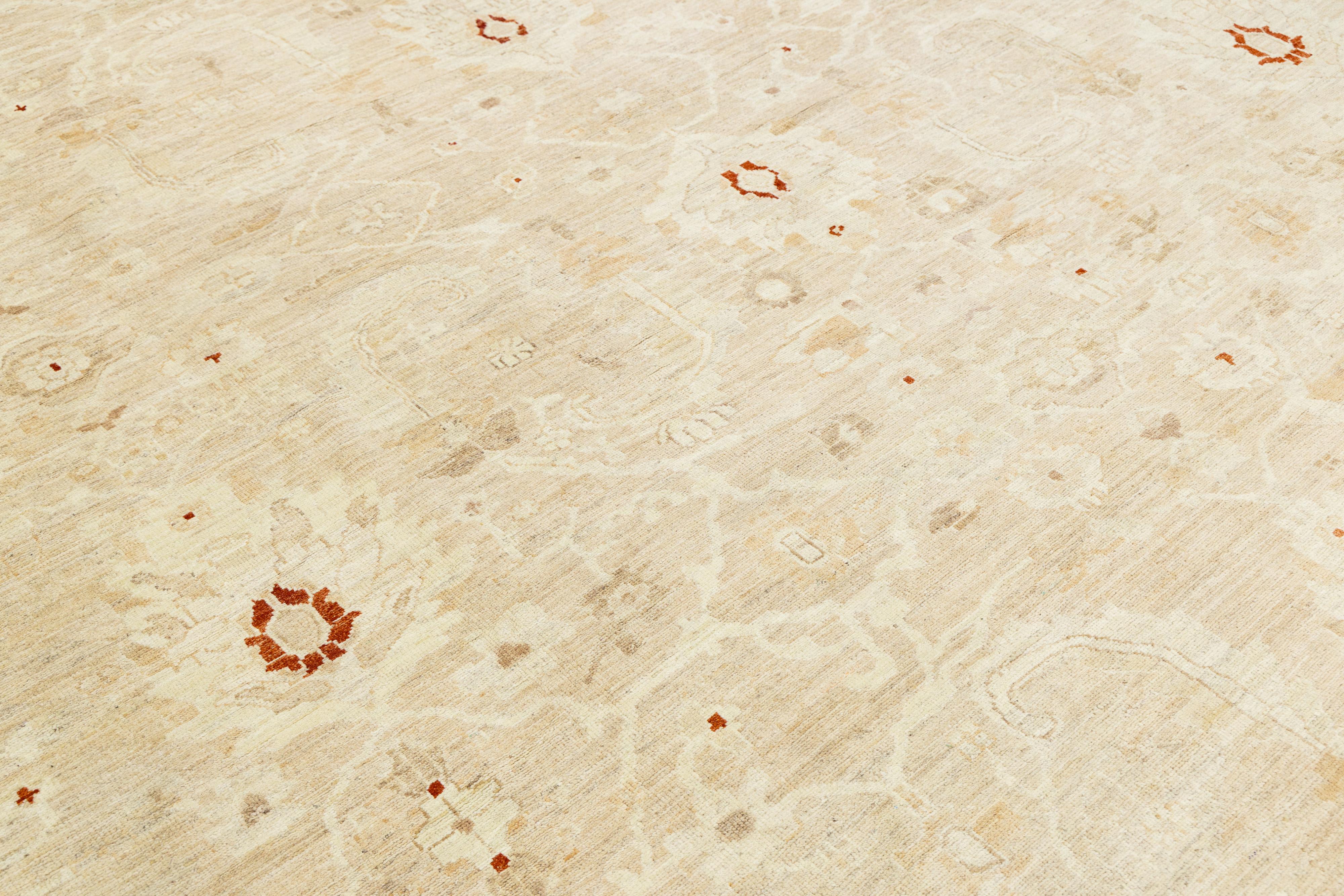 Tappeto moderno fatto a mano in lana floreale Sultanabad Rugs in beige in vendita 2