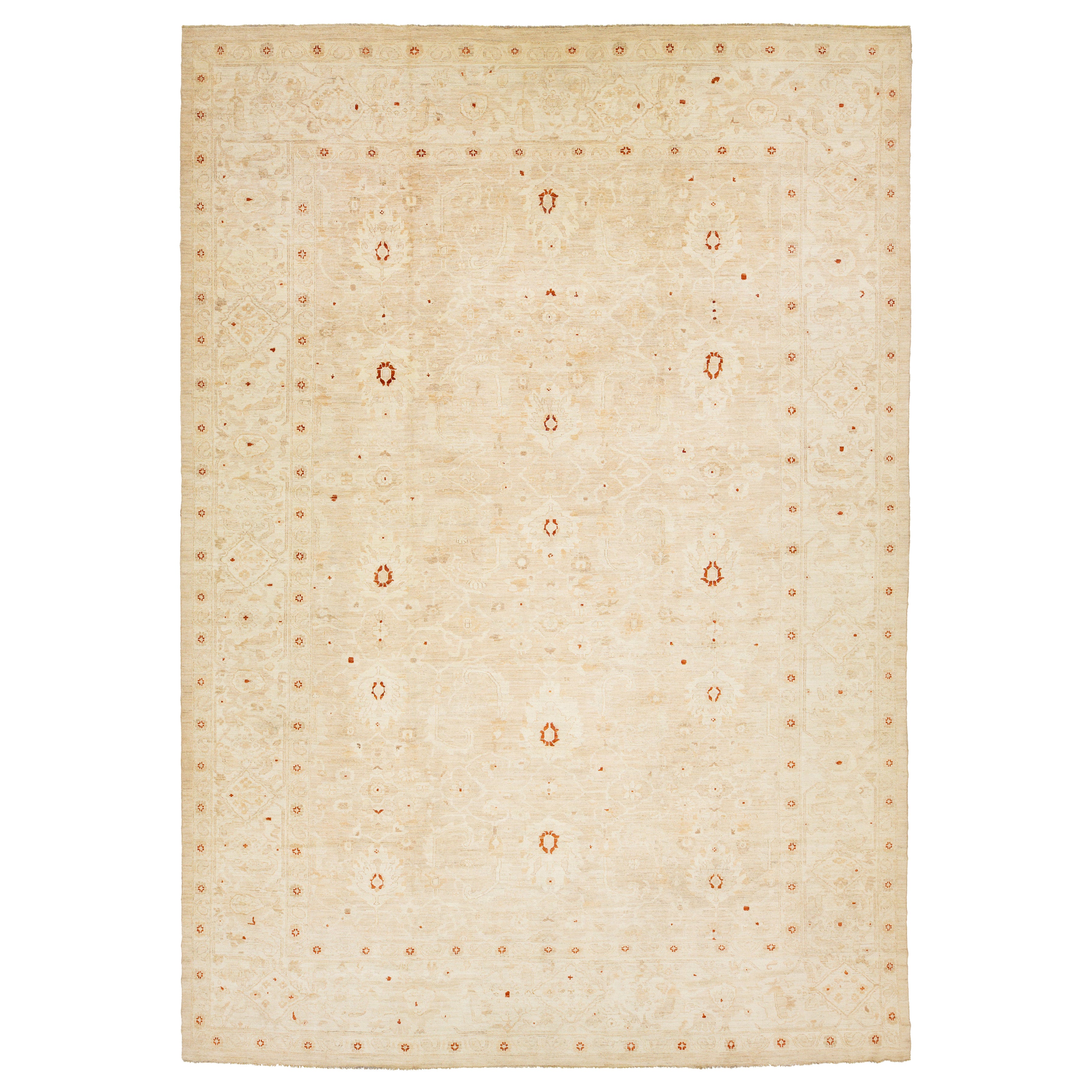 Tappeto moderno fatto a mano in lana floreale Sultanabad Rugs in beige in vendita