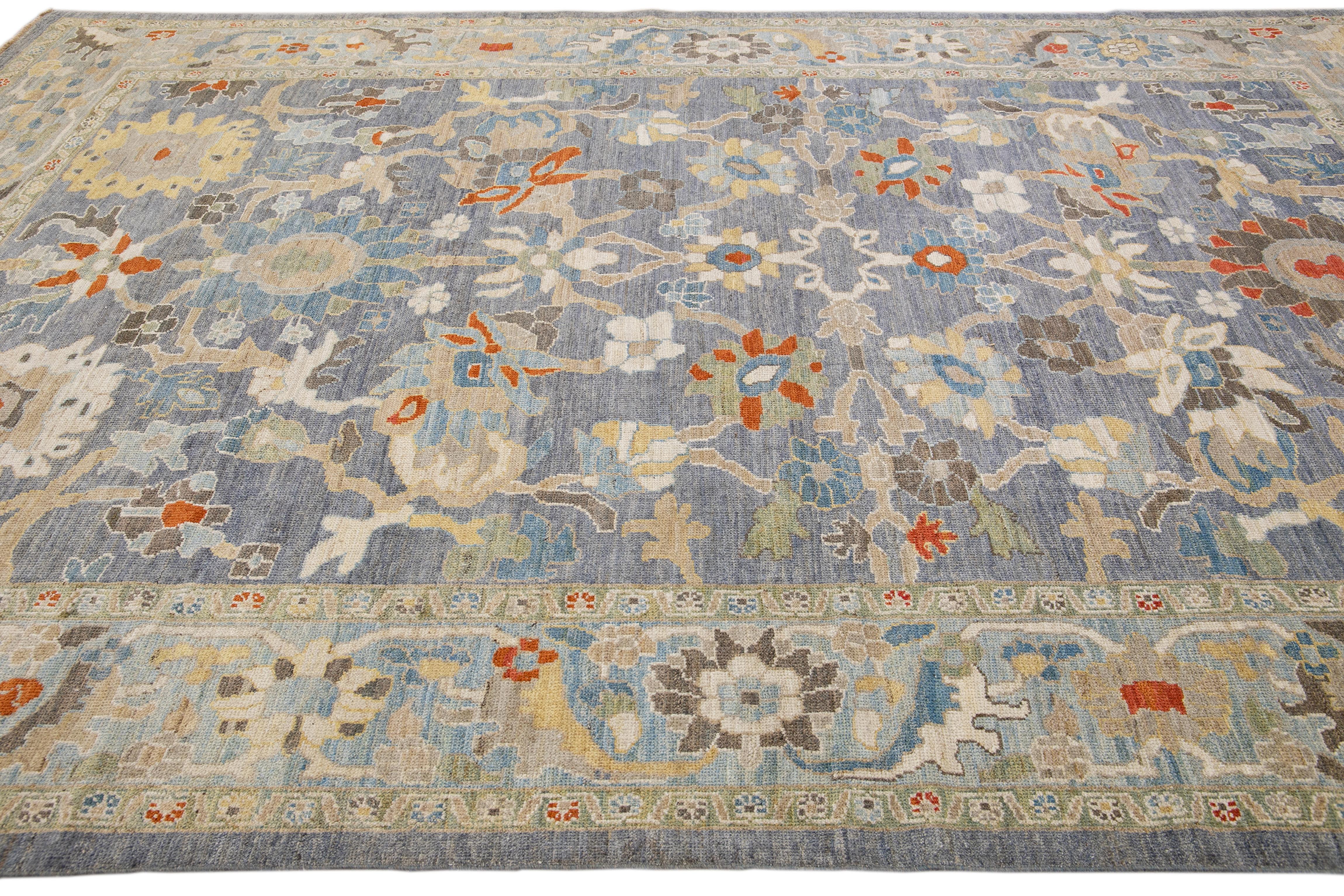 Handgefertigter moderner Sultanabad-Wollteppich in Grau mit Blumenmuster (21. Jahrhundert und zeitgenössisch) im Angebot