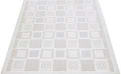 Handgefertigter moderner geometrischer Wollteppich im schwedischen Stil in Hellgrau