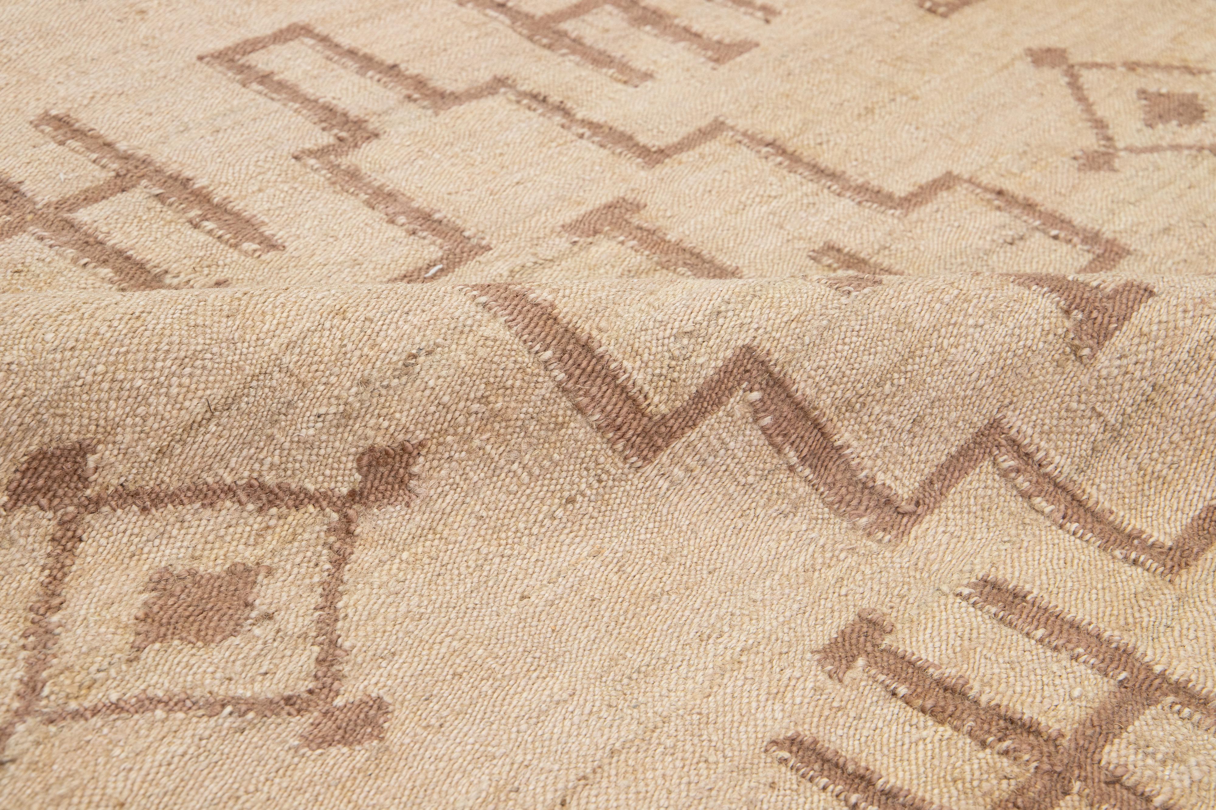 Hand-Woven Handmade Modern Tan Dhurrie Natural Jute Rug For Sale