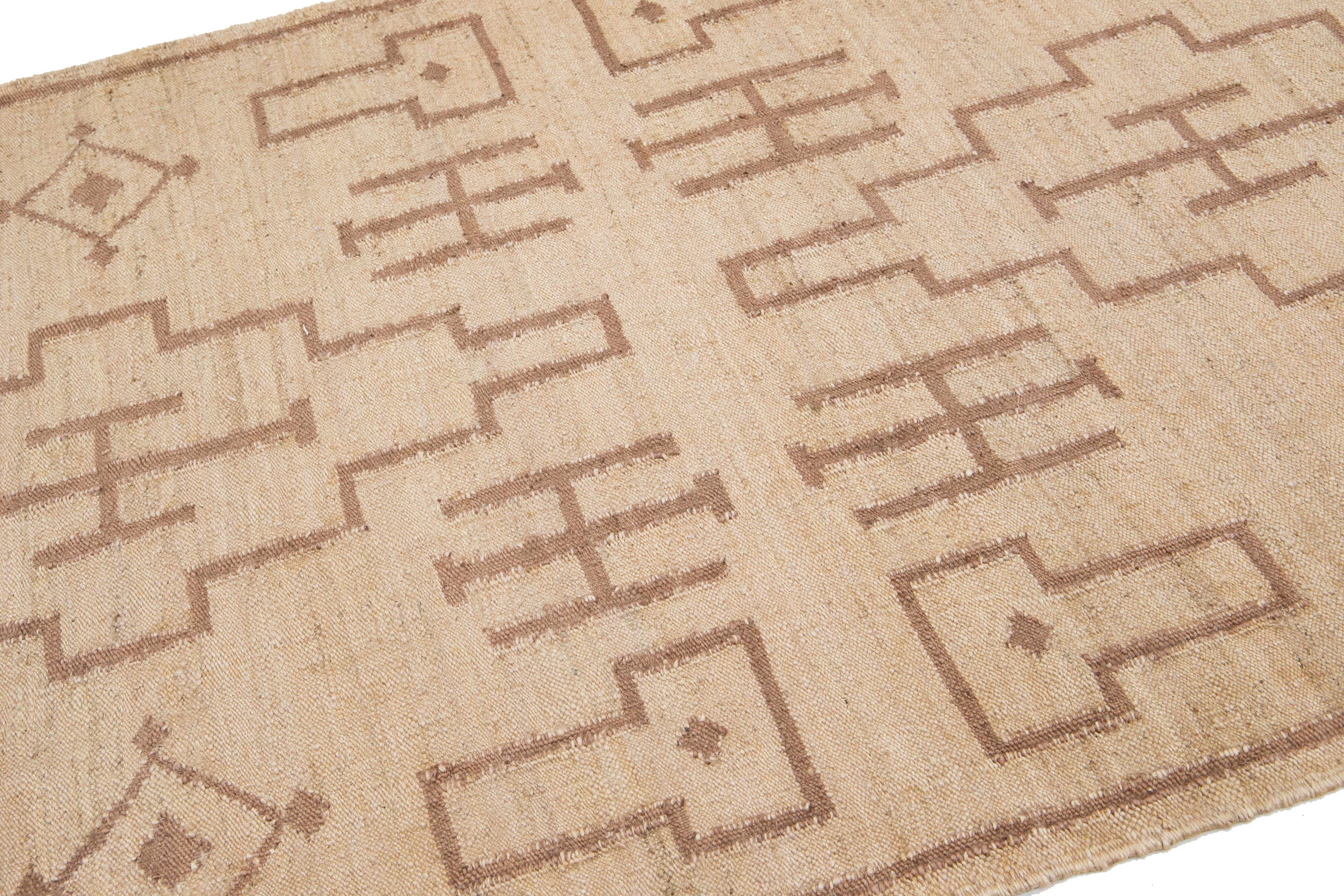 Handmade Modern Tan Dhurrie Natural Jute Rug In New Condition For Sale In Norwalk, CT