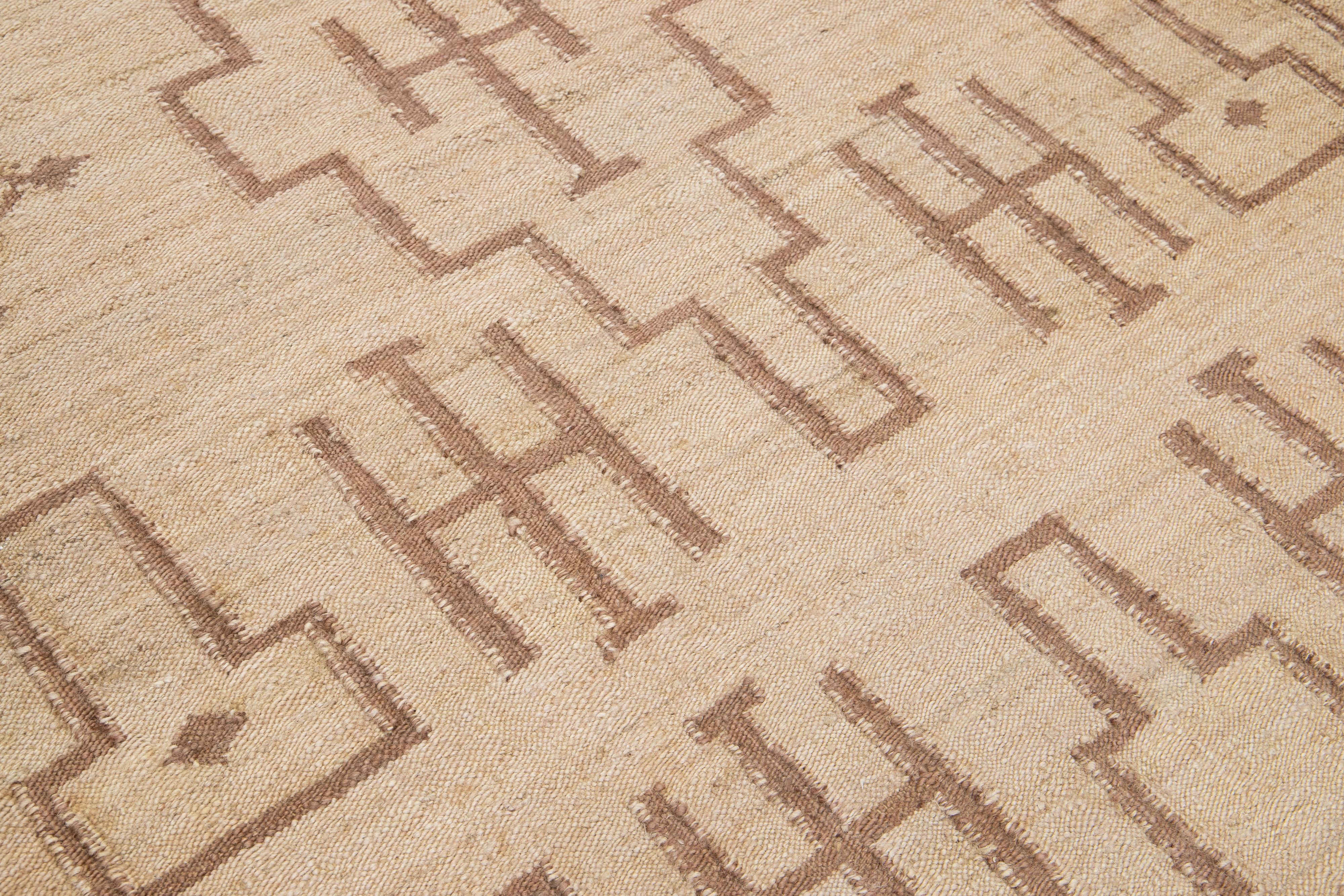 Handmade Modern Tan Dhurrie Natural Jute Rug For Sale 3