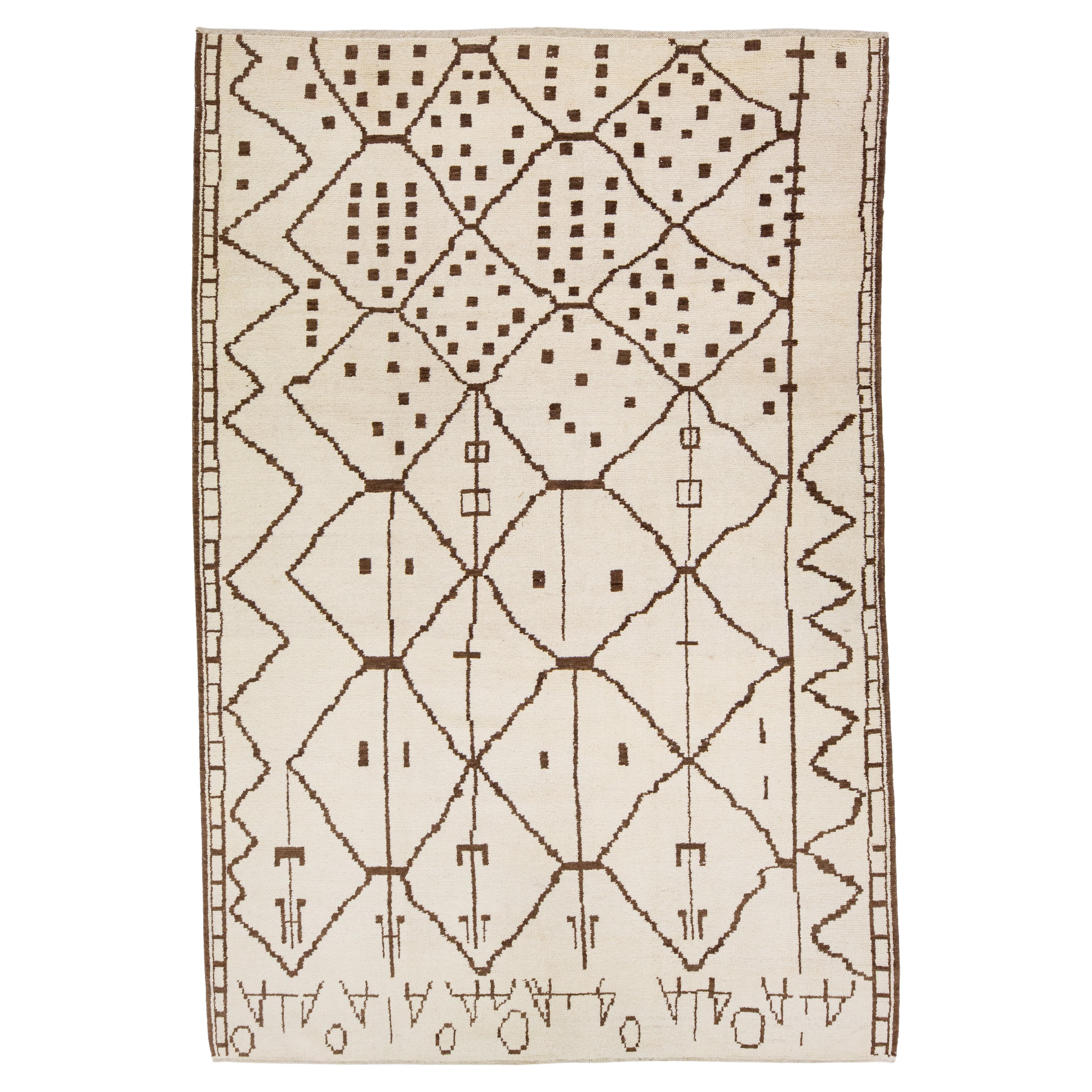 Handmade Modern Tribal Moroccan Wool Rug in Ivory For Sale