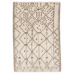Handgefertigter moderner marokkanischer Stammesteppich aus Wolle in Elfenbein