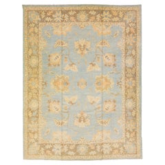 Handgefertigter moderner türkischer blauer Wollteppich mit Blumenfeld