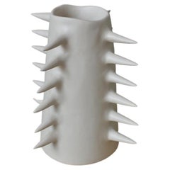 Handgefertigte weiße dekorative Keramikvase VI mit Spikes