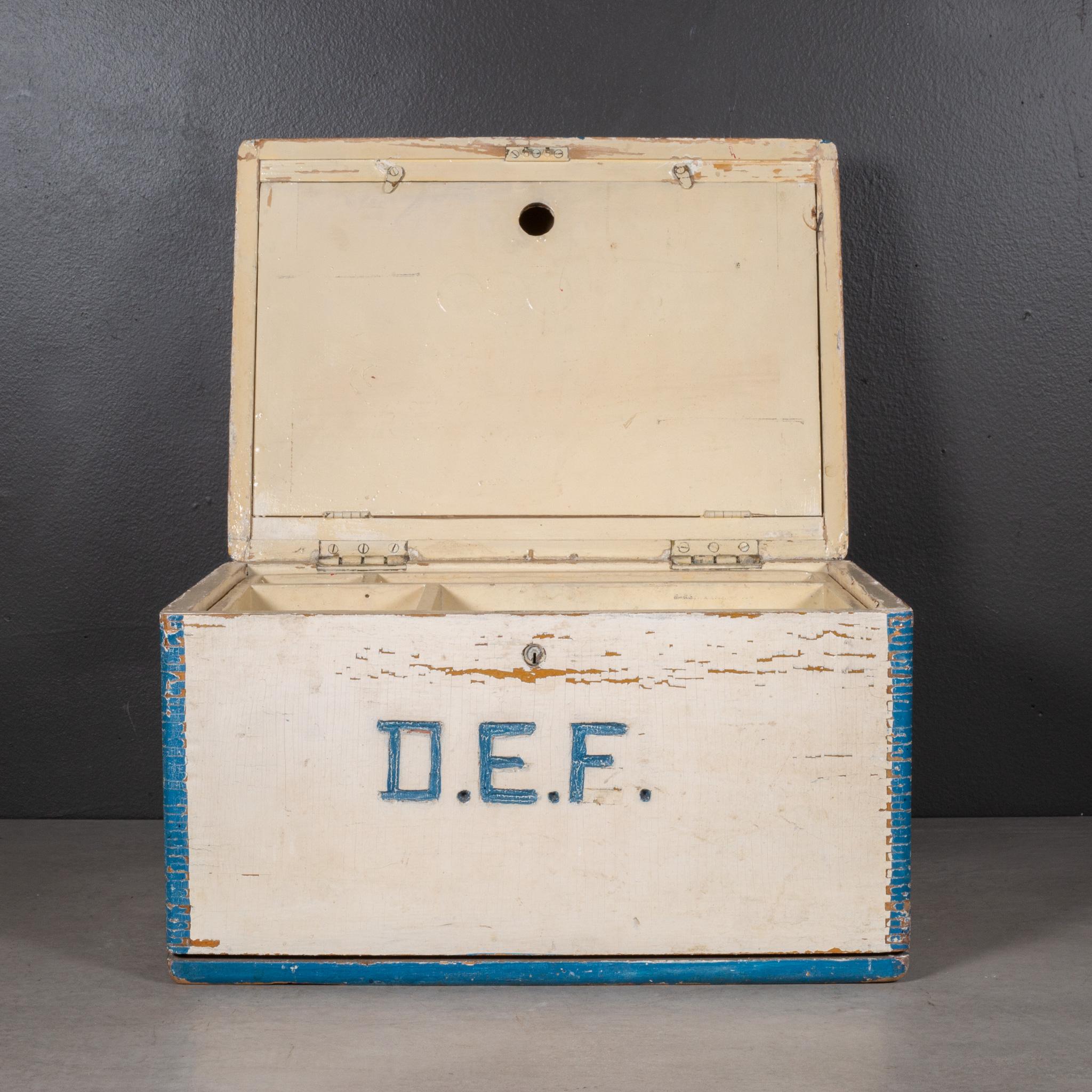 Boîte d'outils en bois monogrammée faite à la main avec plateau intérieur vers 1940 (expédition gratuite) en vente 1