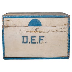 Caja de herramientas de madera hecha a mano con monograma y bandeja interior c.1940