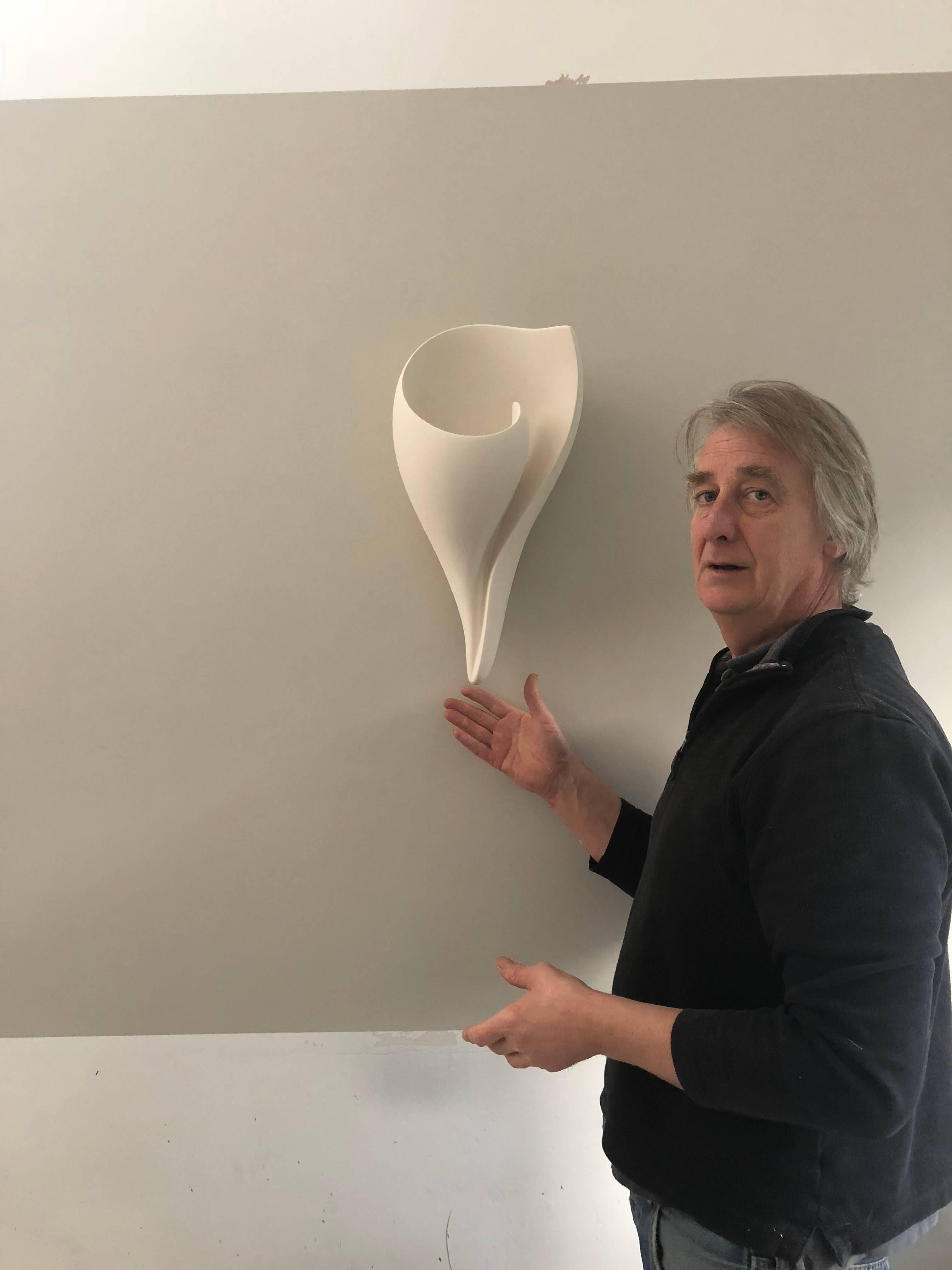 Handgefertigte, monumentale Muschel-Wandskulptur aus weißem Gips, Hannah Woodhouse im Angebot 3