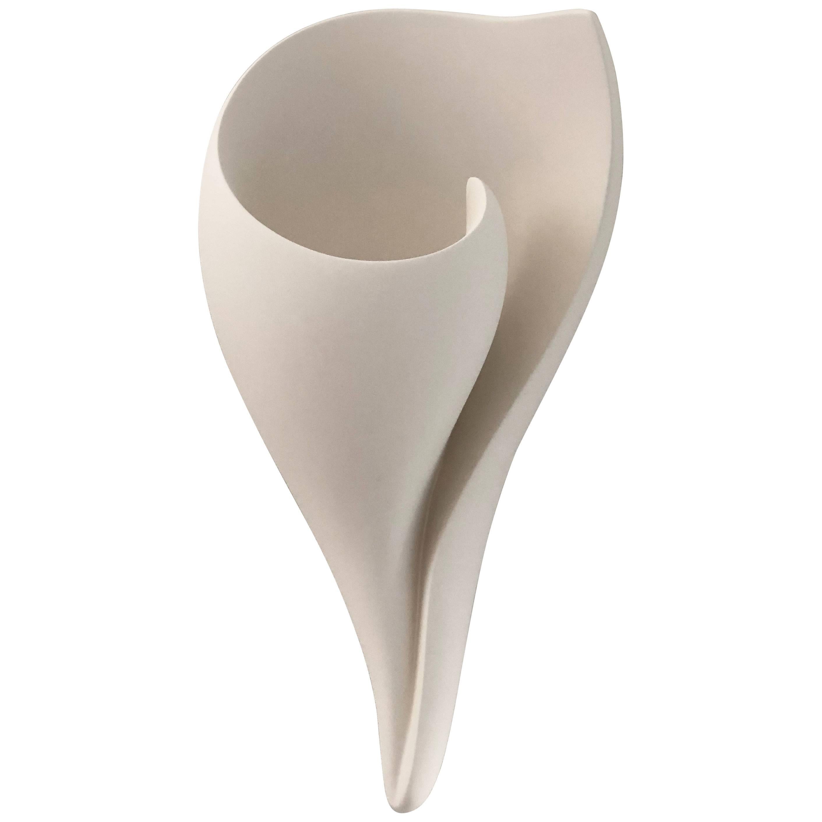 Scultura monumentale a parete in conchiglia fatta a mano in gesso bianco, Hannah Woodhouse