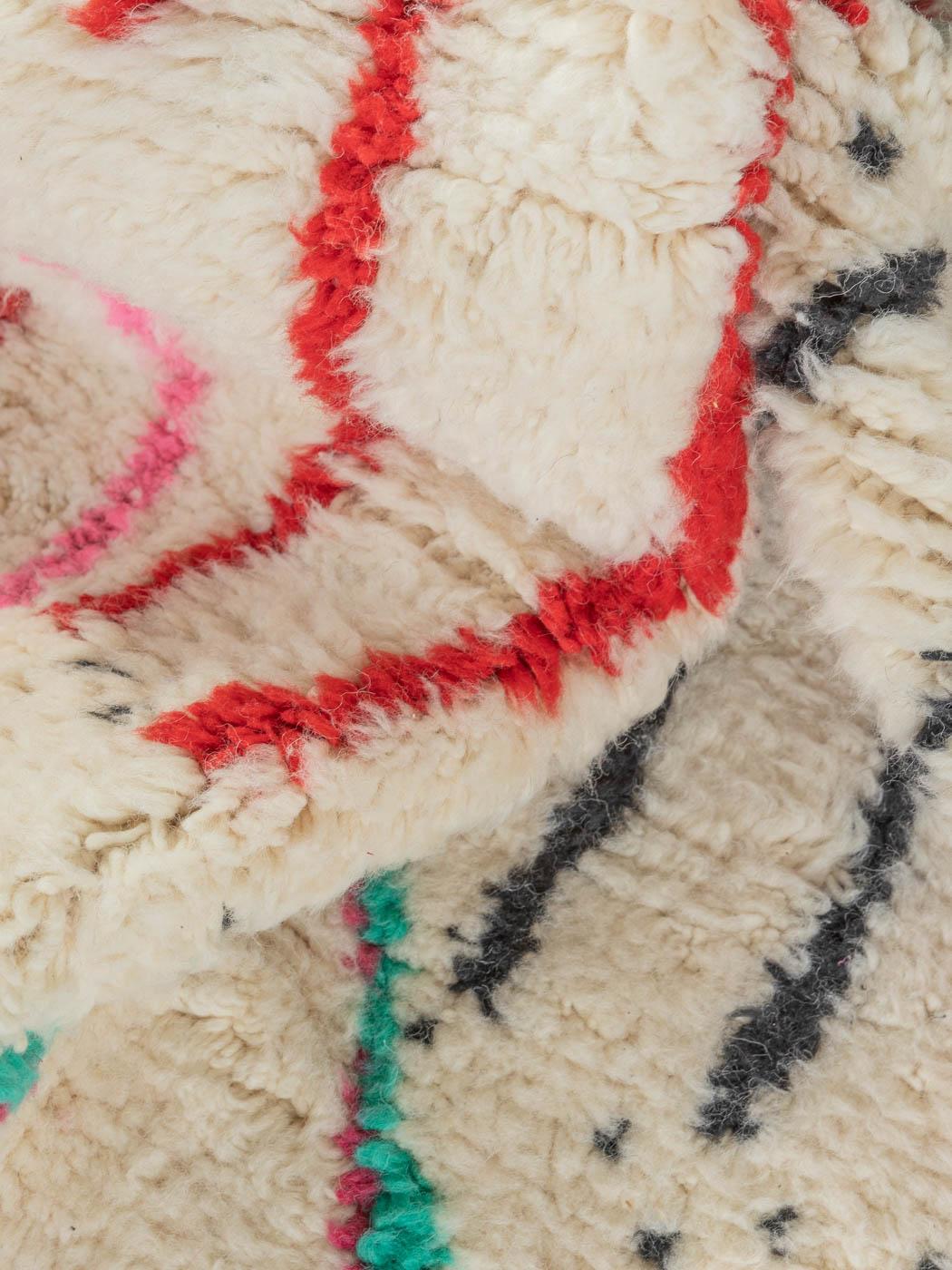 Handgefertigter marokkanischer Berberteppich Beni Ourain aus 100 % Wolle im Zustand „Hervorragend“ im Angebot in Neuss, NW