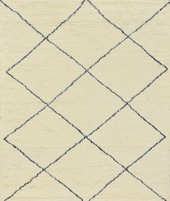 Tapis marocain en laine de style berbère, fait à la main, ivoire chaud avec motif de diamants noirs