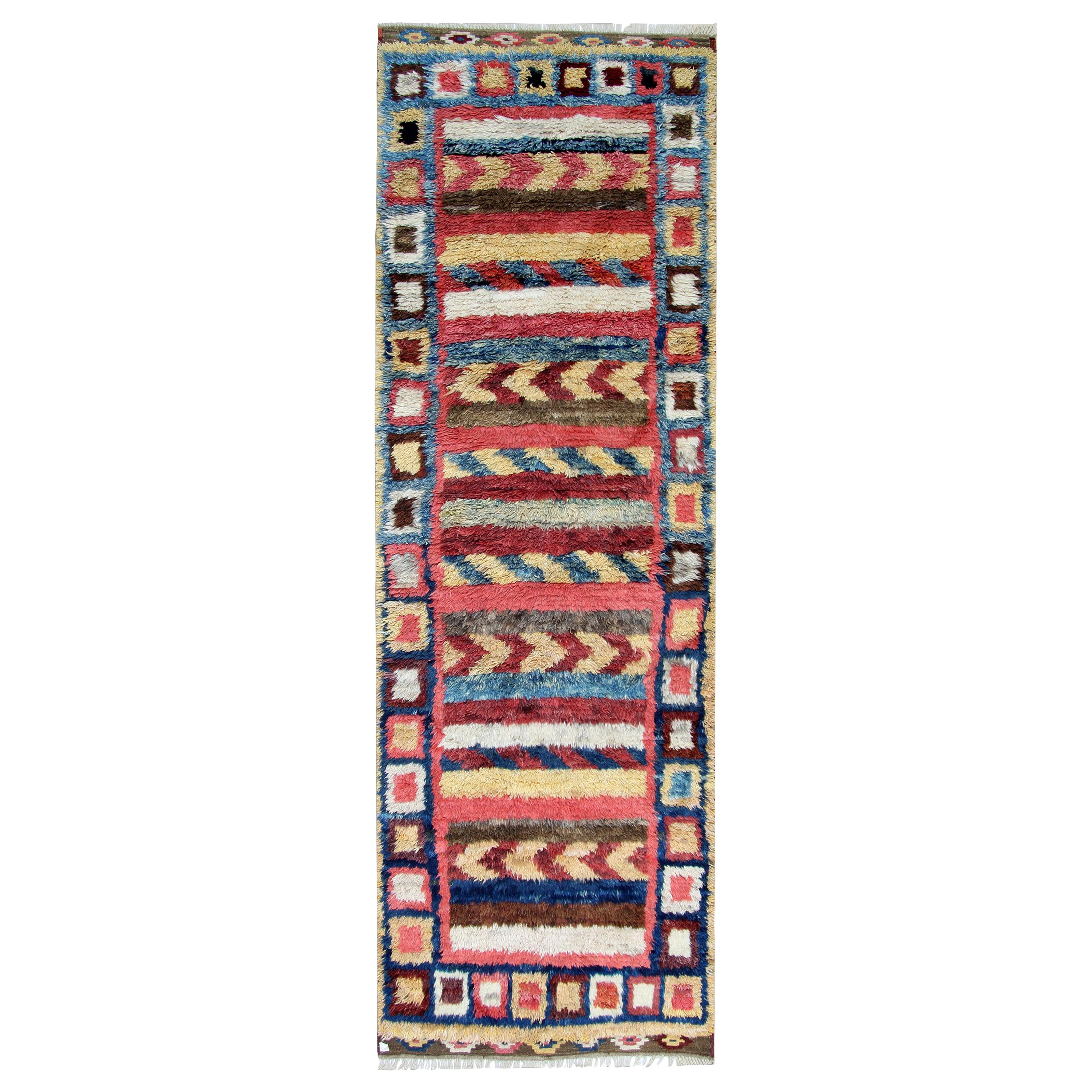 Moroccan Rugs Runner Shag Rugs, Pink and Red Primitive Handmade Carpet for Sale For Sale