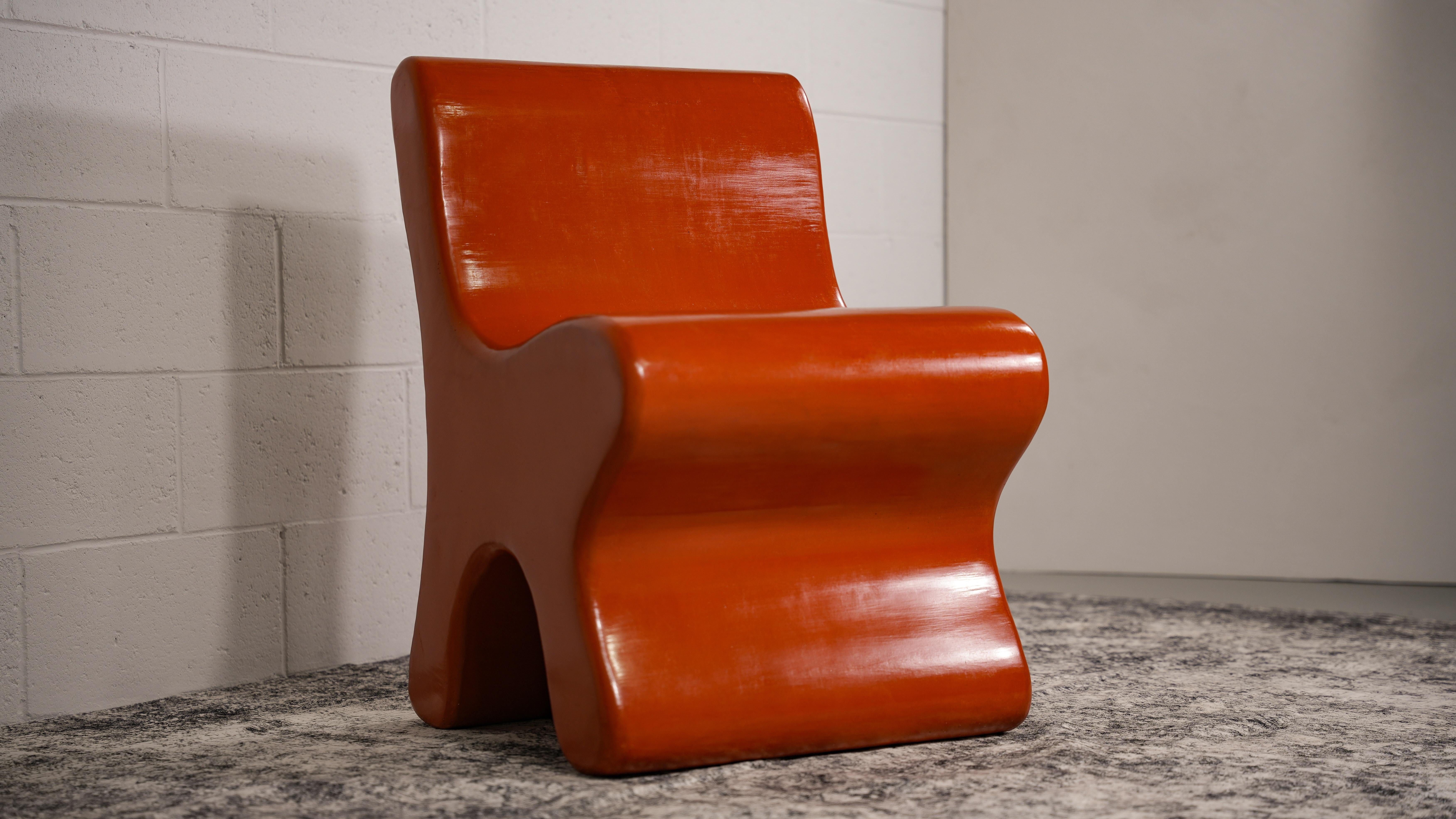 Silla marroquí de yeso tadelakt hecha a mano con acabado rojo Yeso en venta