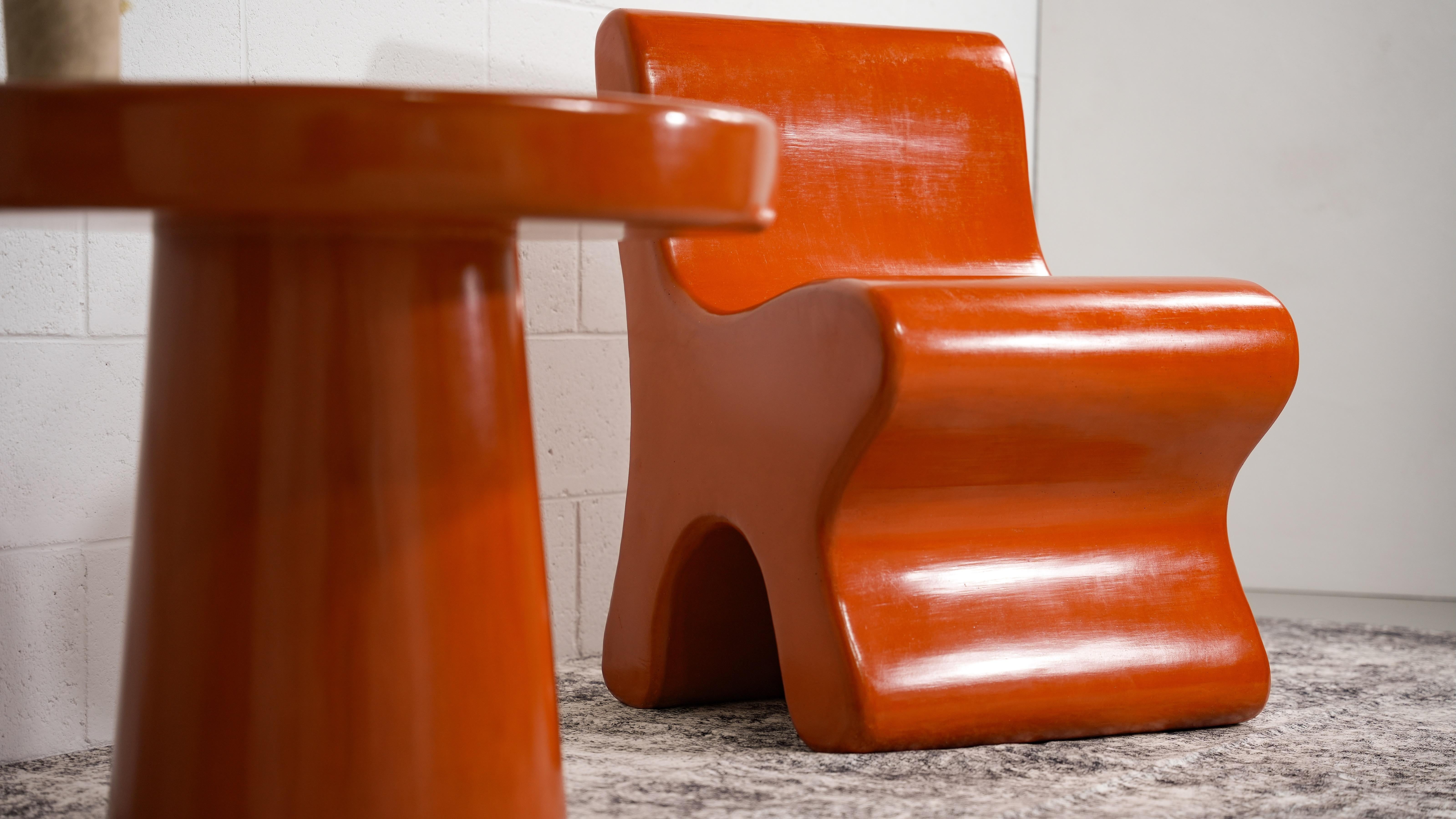 Silla marroquí de yeso tadelakt hecha a mano con acabado rojo en venta 1