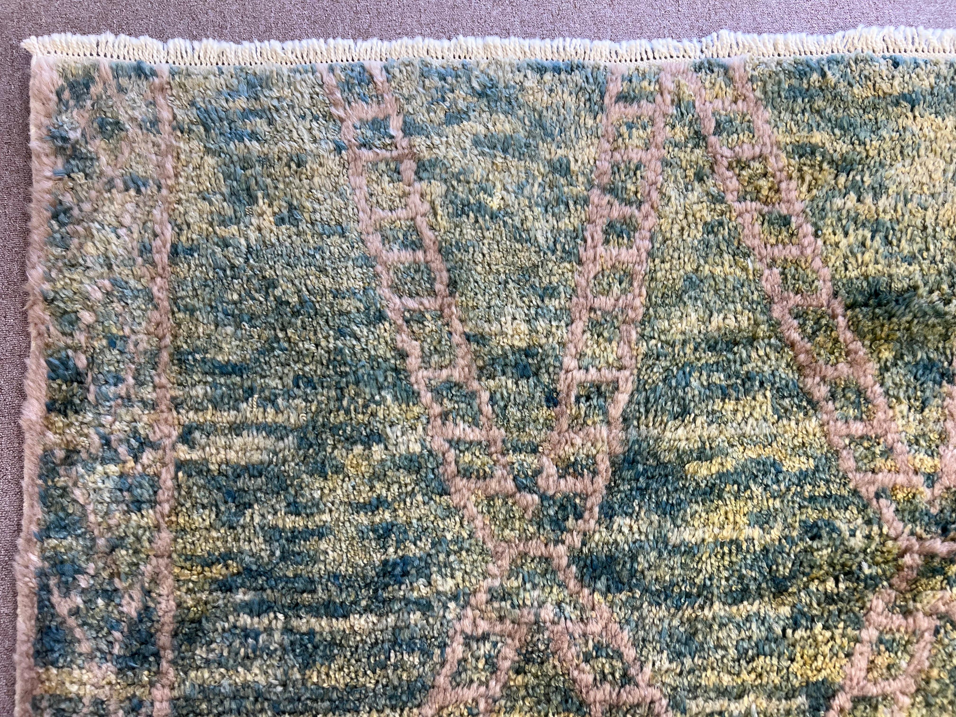 Handgefertigter marokkanischer Wollteppich in Blau, Grün, Rost. Auf Bestellung gefertigt. Maßgefertigte Optionen A im Angebot 4