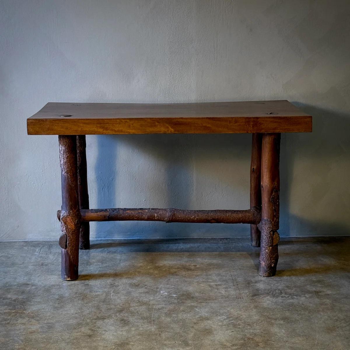 Handgefertigter Berg Stück Tisch im Angebot 4