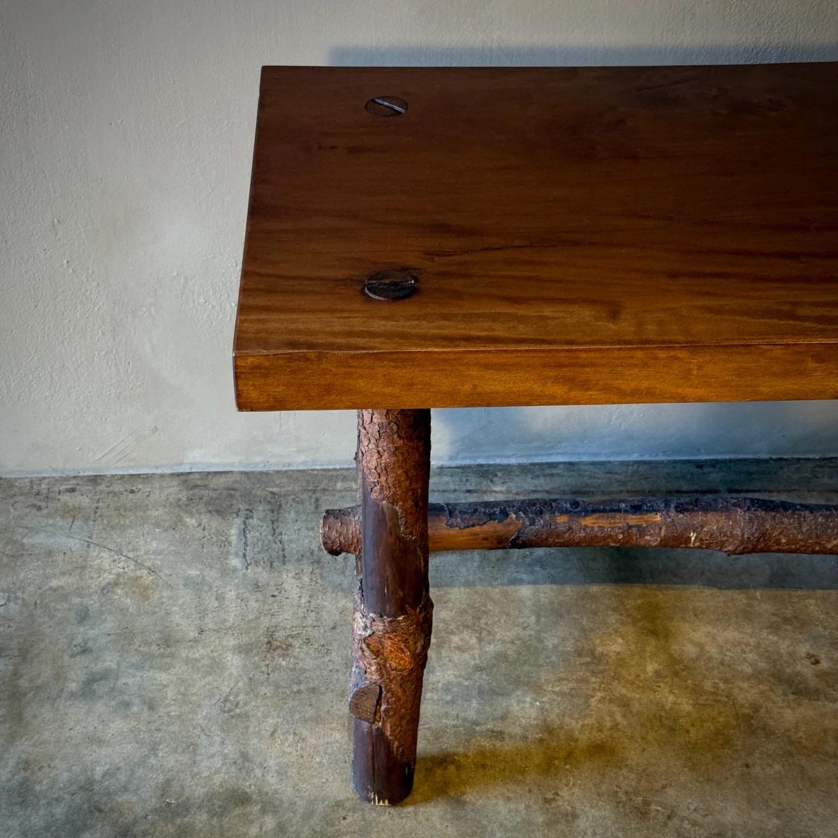 Handgefertigter Berg Stück Tisch (Mitte des 20. Jahrhunderts) im Angebot