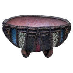 Handgefertigtes mehrfarbiges Pflanzgefäß mit Fuß aus Keramik