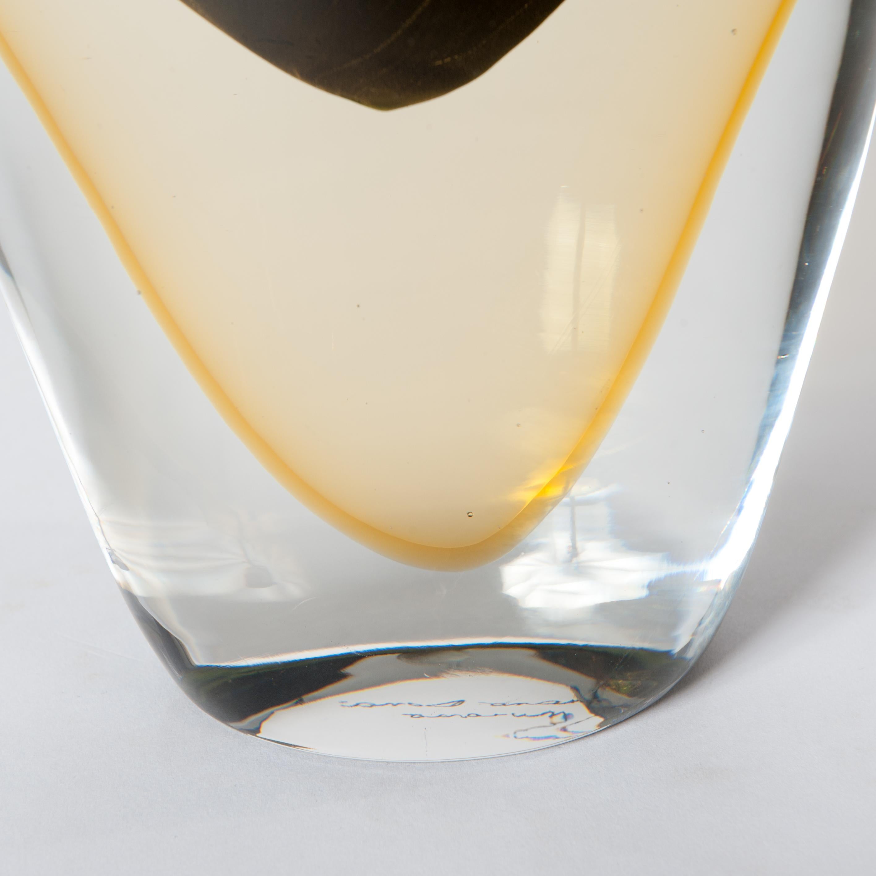 Handgefertigte Sommerso-Vase aus Muranoglas in Dunkelgrün, Gelb, signiert von Romano Donà (Italienisch) im Angebot