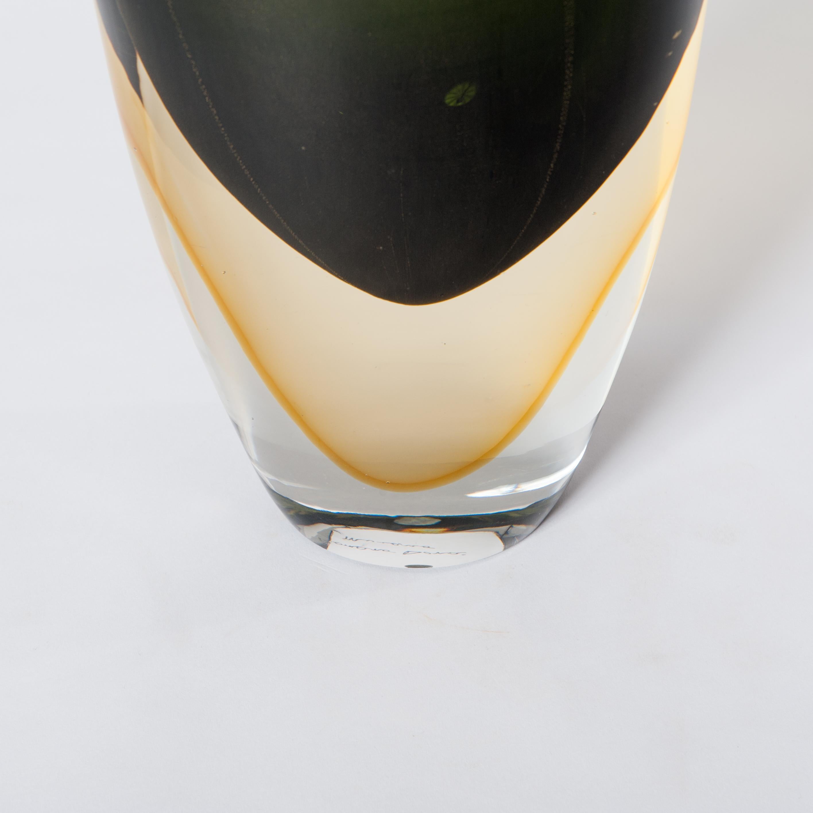 Fait main Vase Sommerso en verre de Murano fait à la main, vert foncé, jaune, signé par Romano Donà en vente