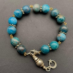 Bracciale con gemme di apatite naturale fatto a mano, perline da 10 mm, metallo argentato, 7,5 pollici