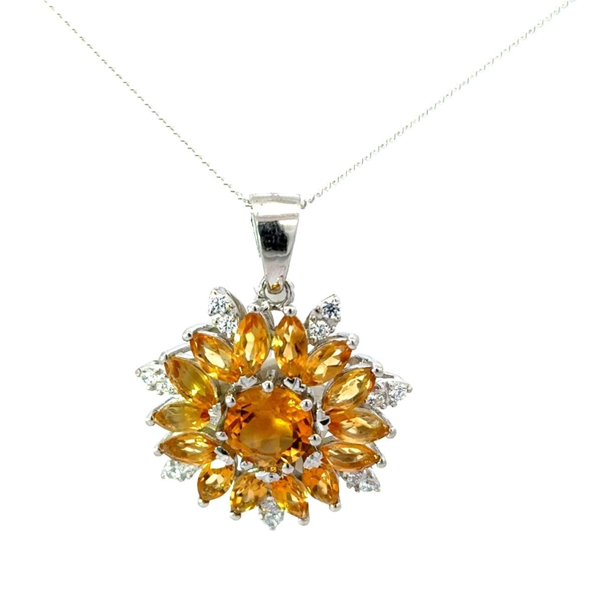 Handmade Natural Citrine Flower Halo Pendant Necklace for Mother in 925 Silver For Sale 1