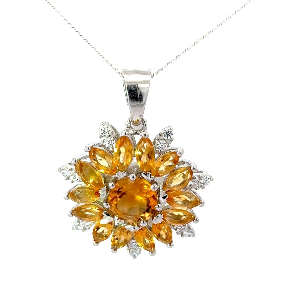 Handmade Natural Citrine Flower Halo Pendant Necklace for Mother in 925 Silver For Sale 3