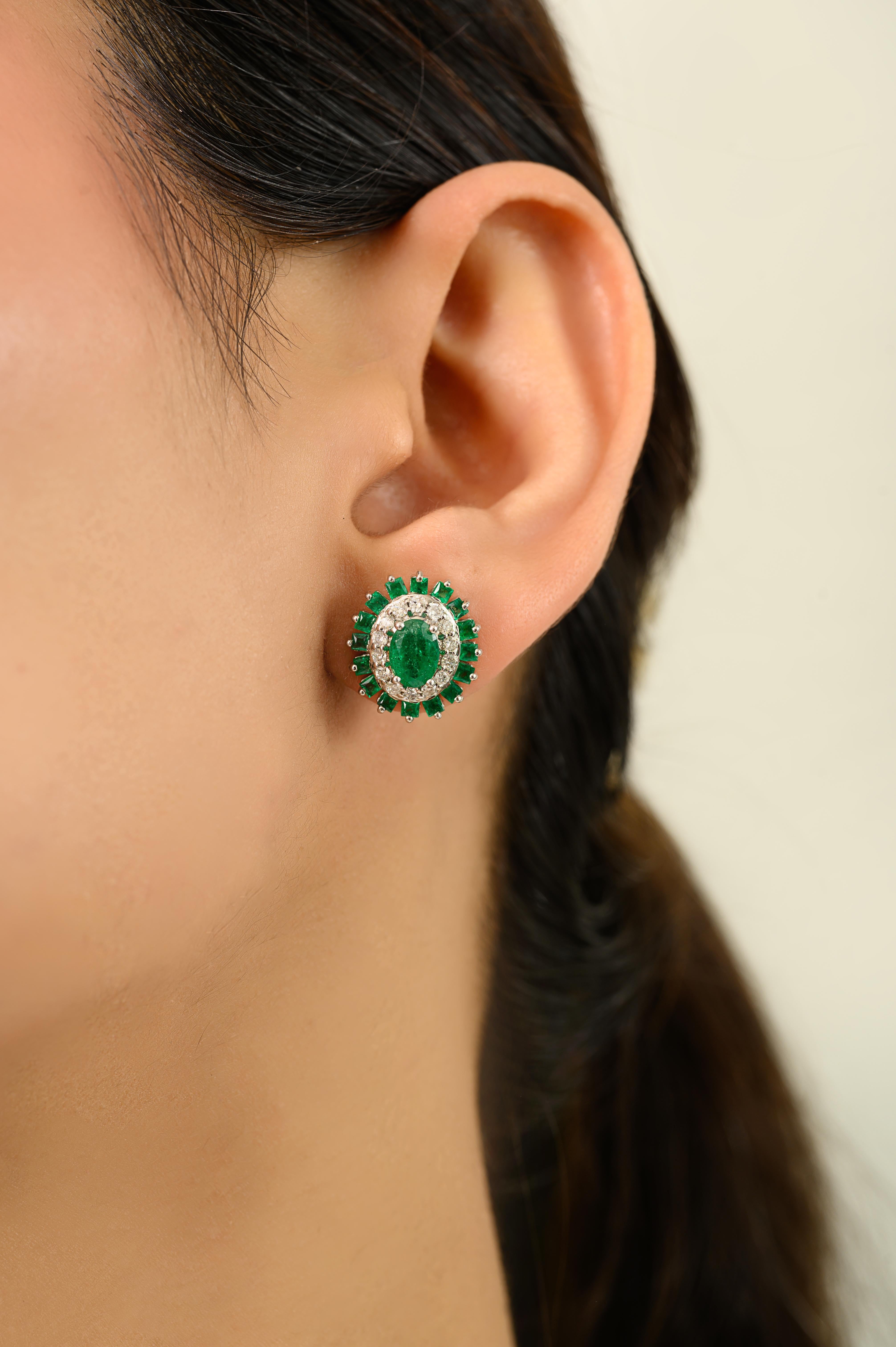 Boucles d'oreilles en or 14k pour femmes, faites à la main, avec émeraude naturelle et diamant. en vente 1