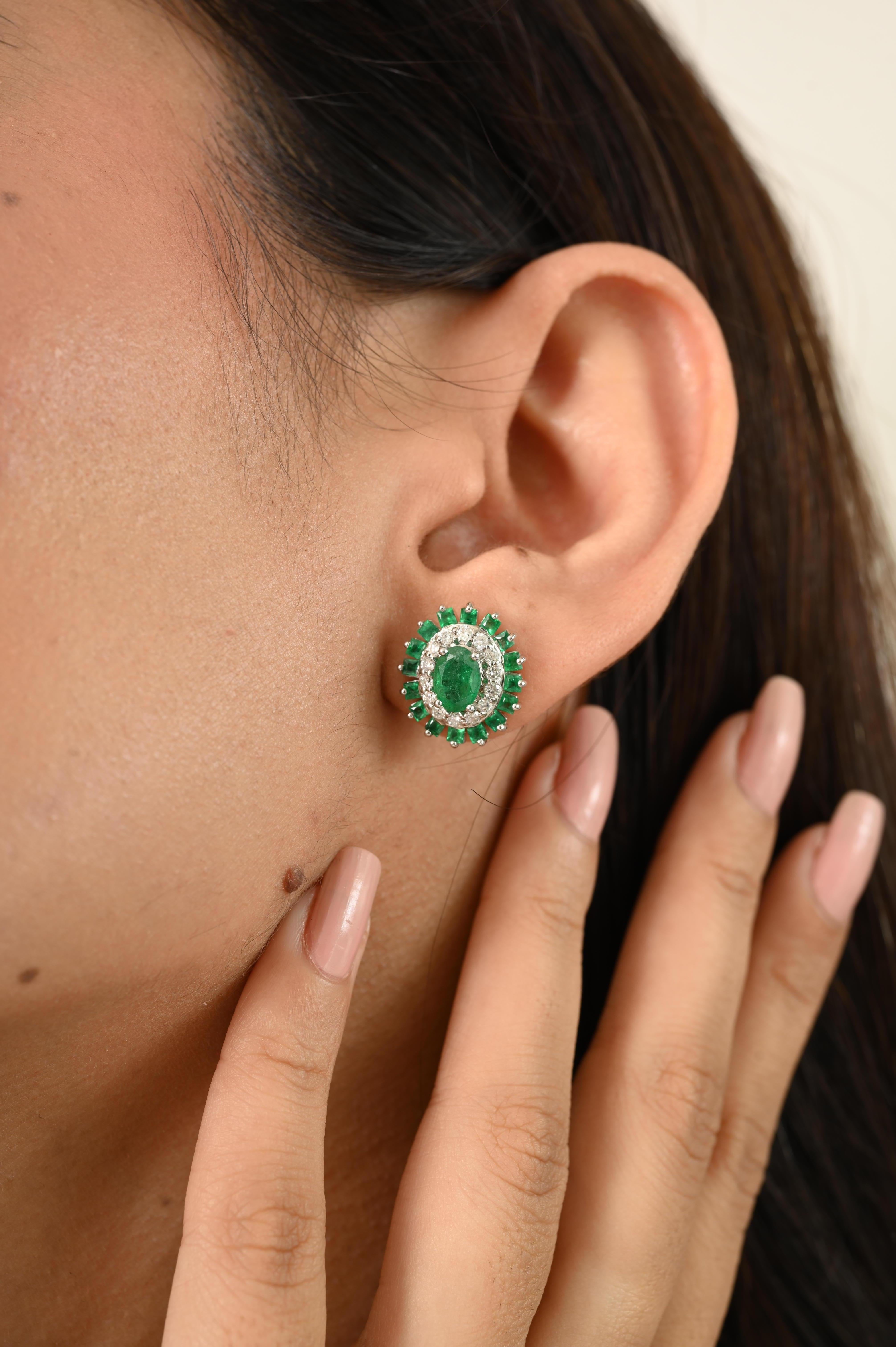 Boucles d'oreilles en or 14k pour femmes, faites à la main, avec émeraude naturelle et diamant. en vente 2