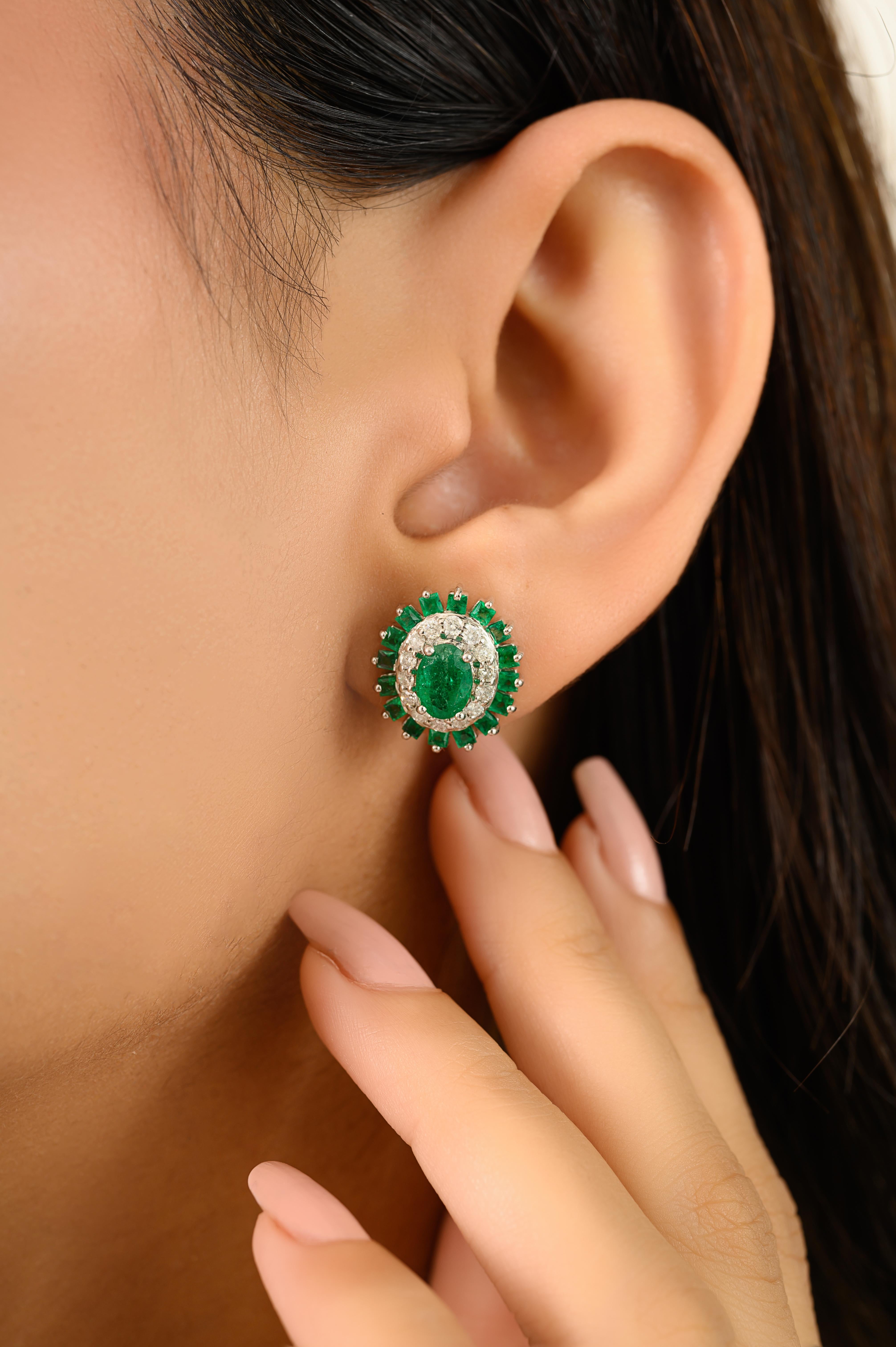 Boucles d'oreilles en or 14k pour femmes, faites à la main, avec émeraude naturelle et diamant. en vente 2