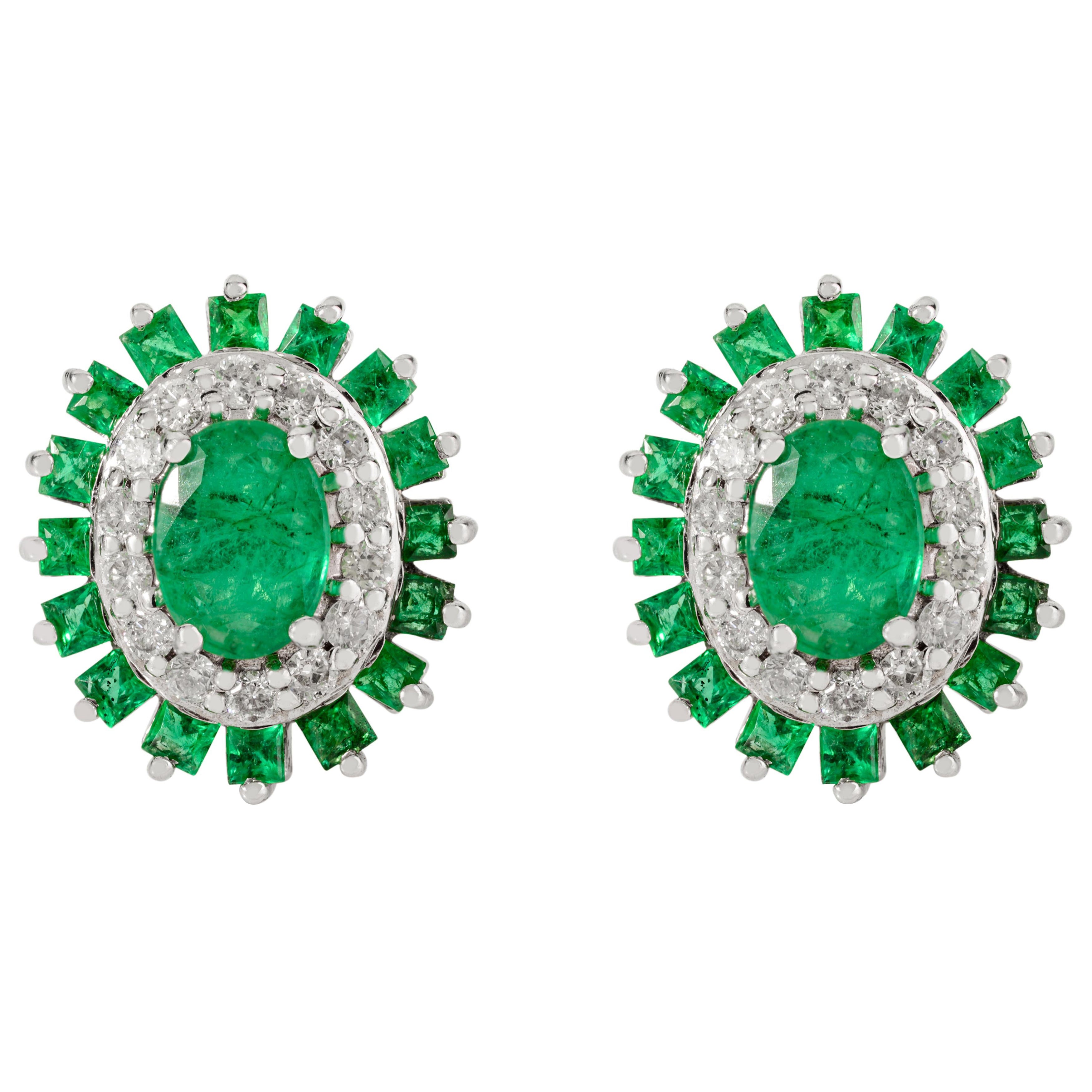 Boucles d'oreilles en or 14k pour femmes, faites à la main, avec émeraude naturelle et diamant. en vente