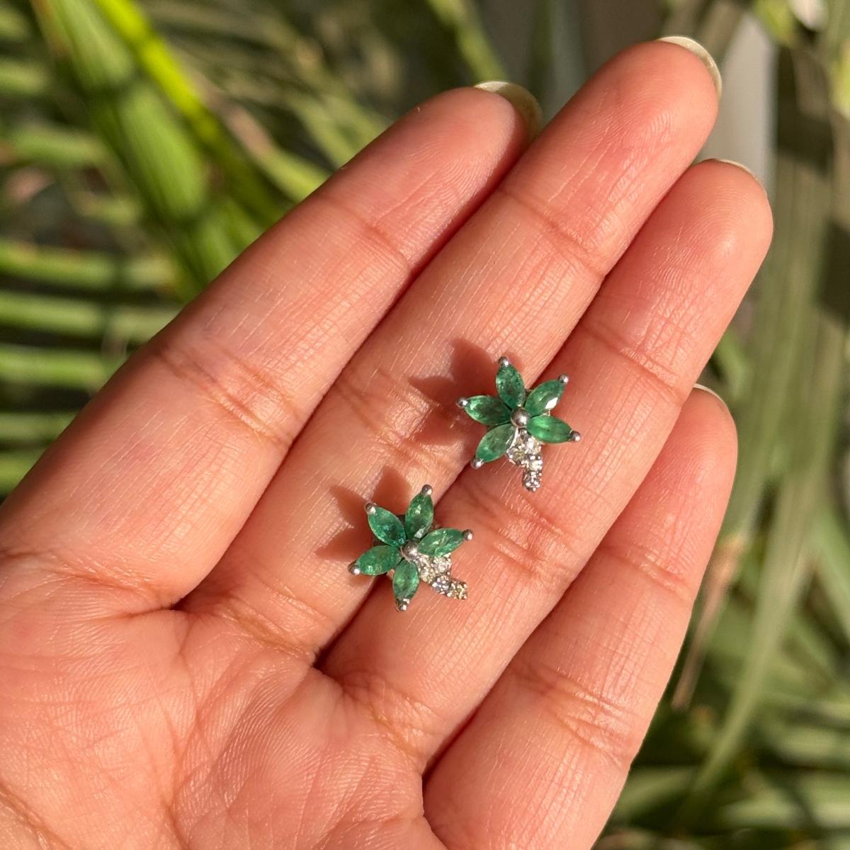 Handmade Natural Emerald Diamond Floral Studs Earring for Mothers Made in Silver For Sale 4