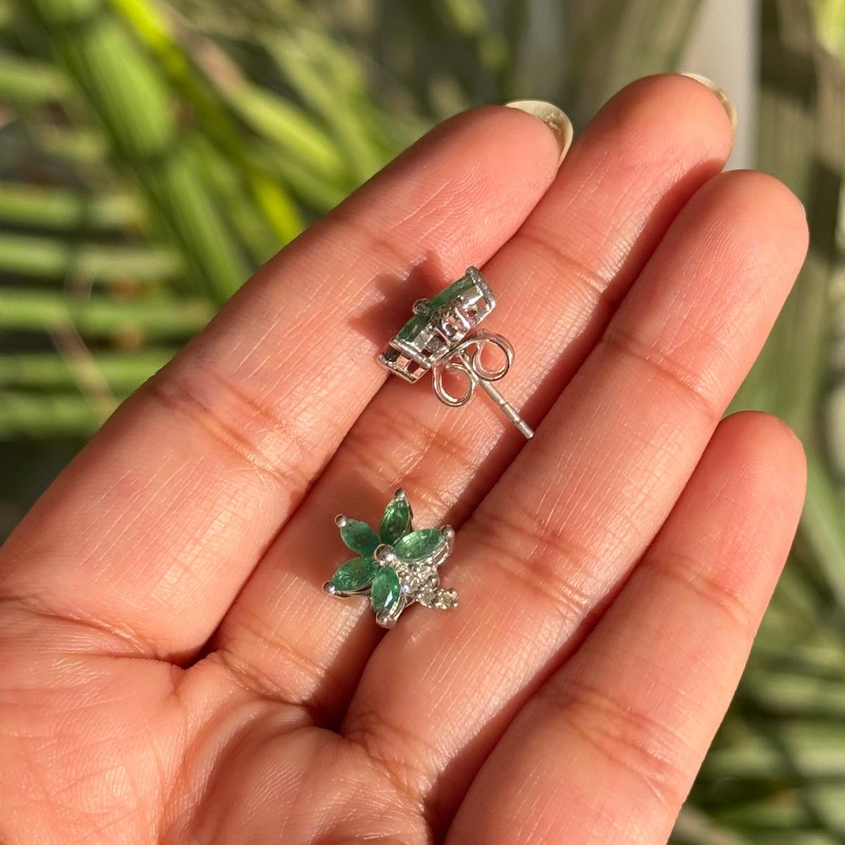 Handmade Natural Emerald Diamond Floral Studs Earring for Mothers Made in Silver For Sale 2