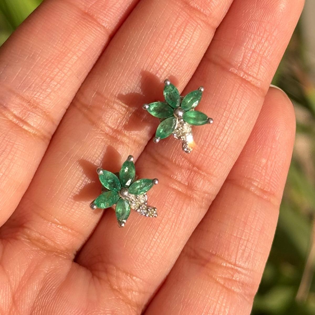 Women's Handmade Natural Emerald Diamond Floral Studs Earring for Mothers Made in Silver For Sale